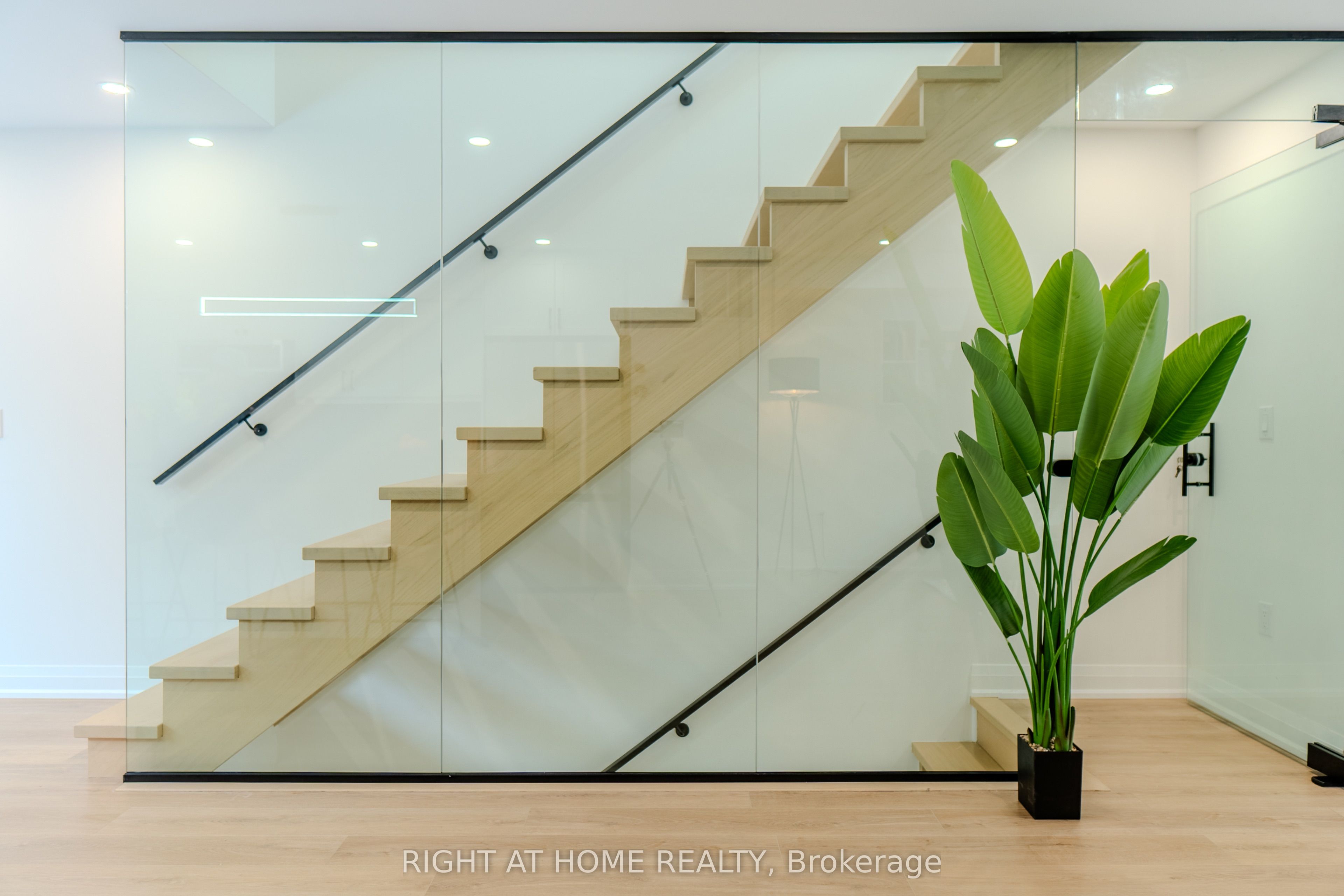16 Habibi Lane, Toronto, ON M6E 1N1 photo 3