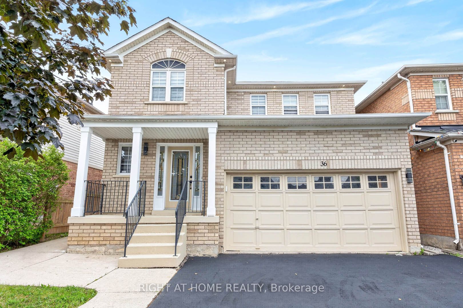 36 Earlsbridge Boulevard, Brampton, ON L7A 2L8 photo 2