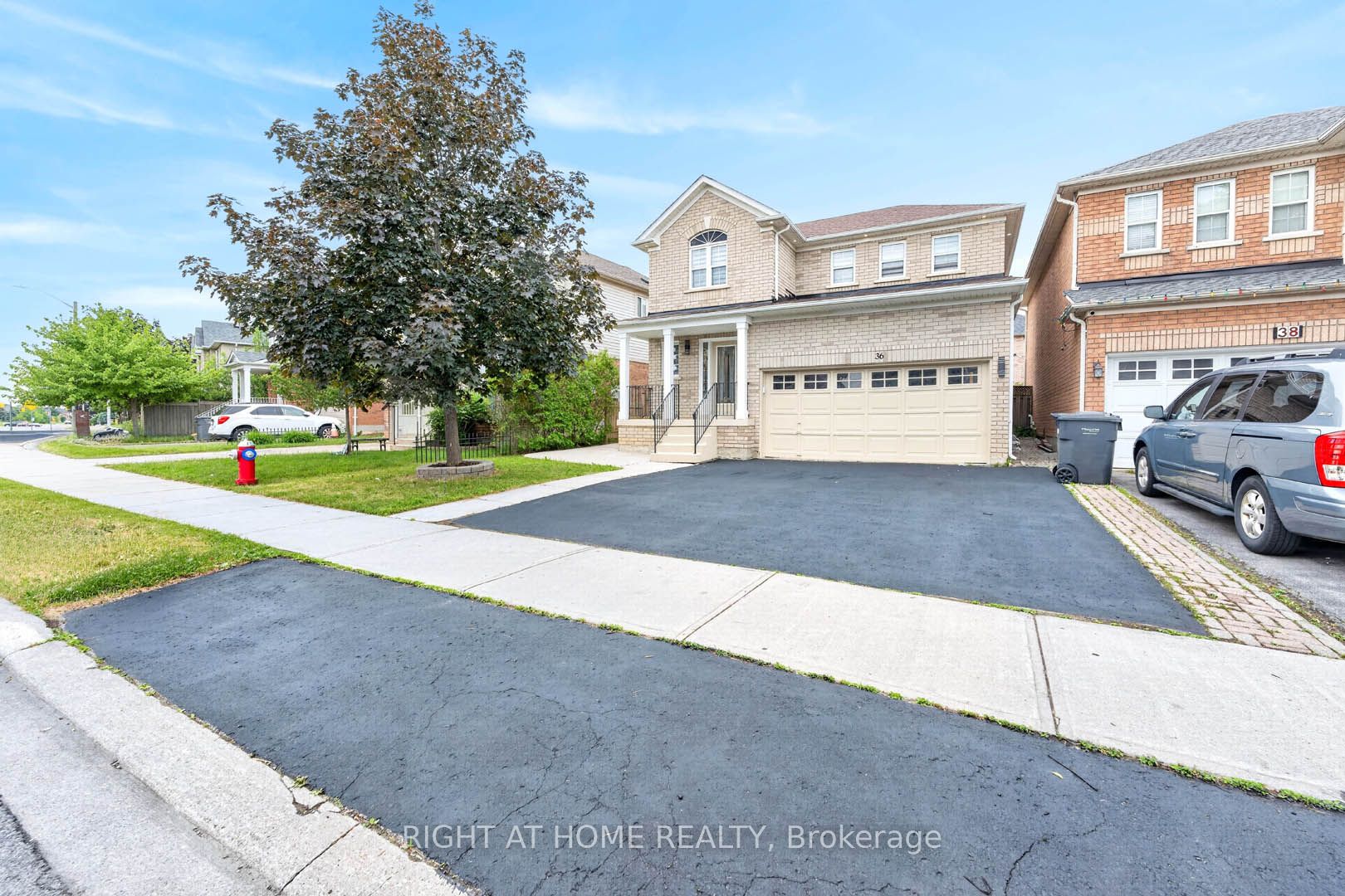 36 Earlsbridge Boulevard, Brampton, ON L7A 2L8 photo 4