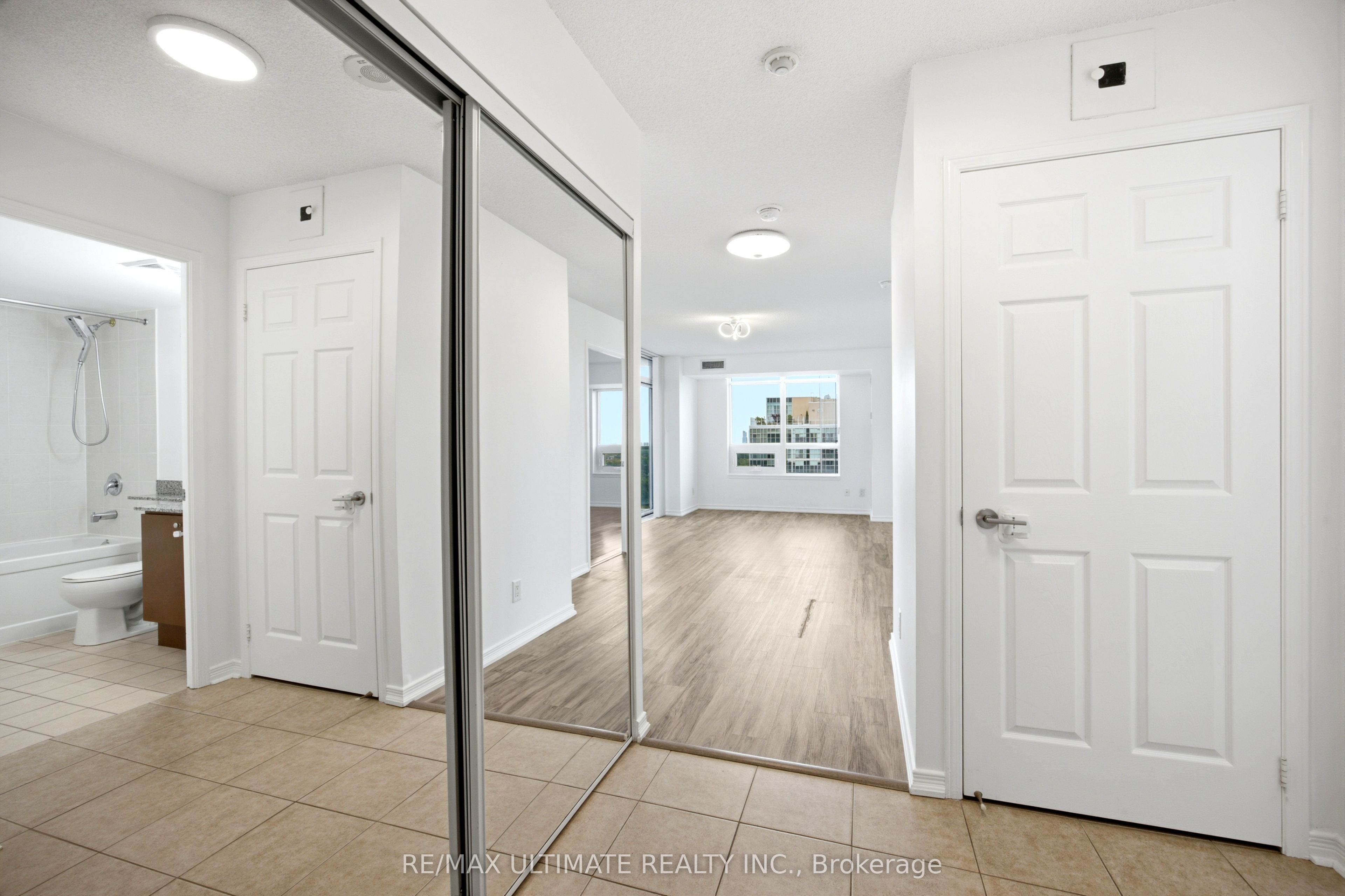 3 Michael Power Place 1603, Toronto, ON M9A 0A2 photo 4