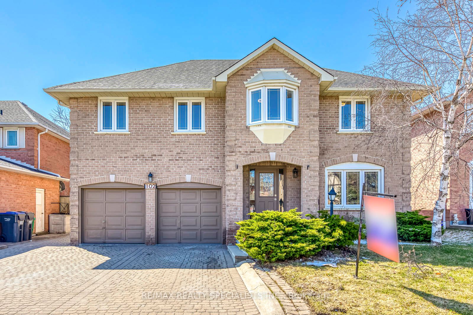 102 Sunforest Drive, Brampton, ON L6Z 4B2 photo 2