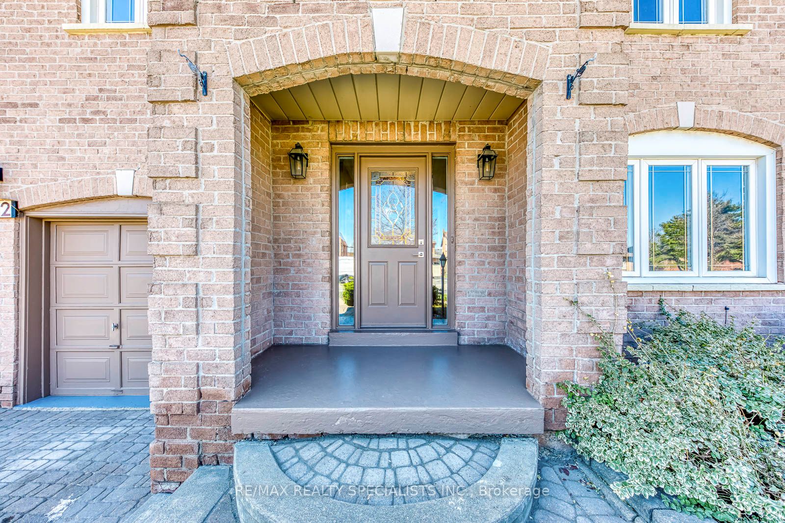 102 Sunforest Drive, Brampton, ON L6Z 4B2 photo 3