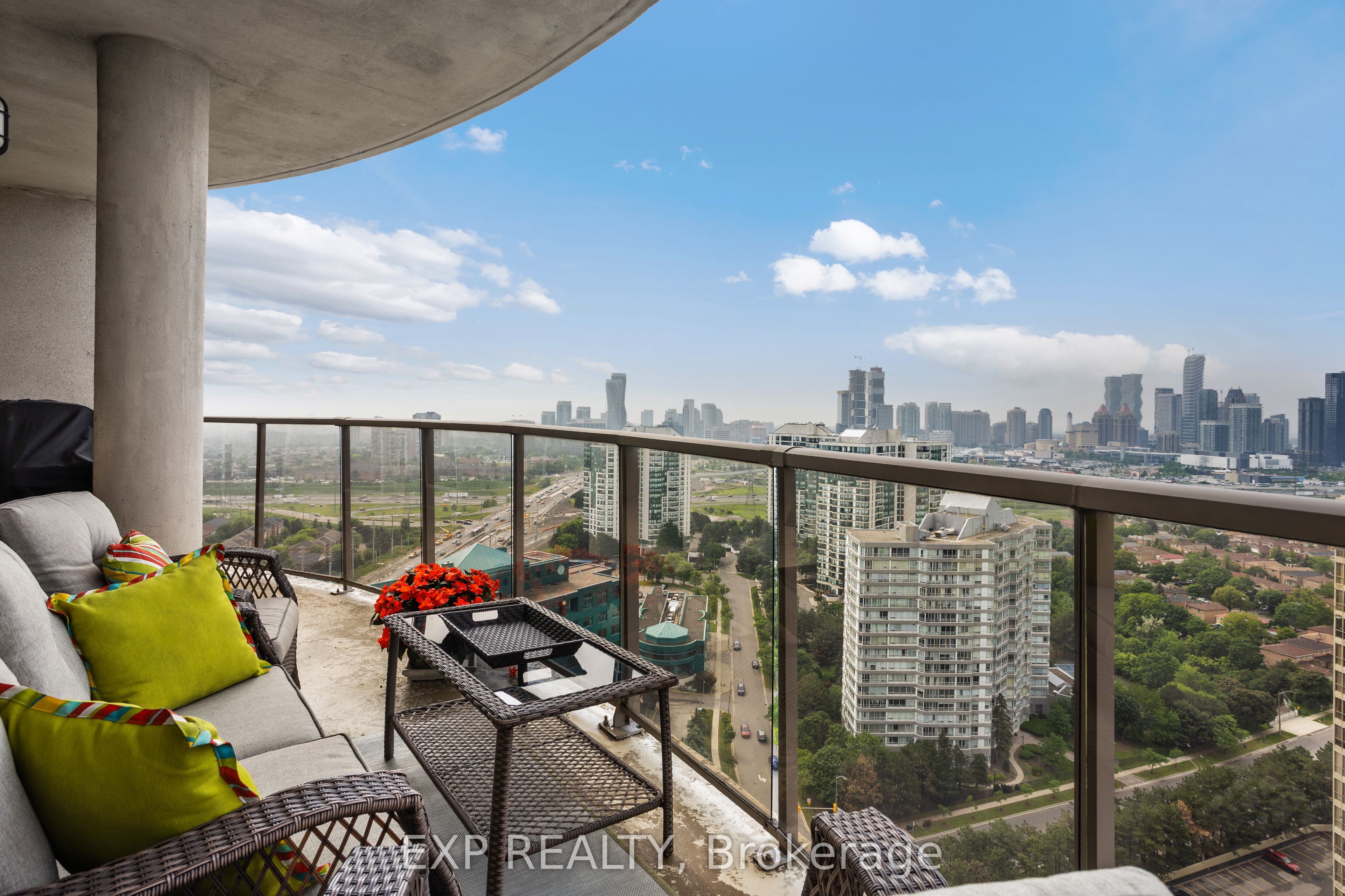 25 Kingsbridge Garden Circle 2709, Mississauga, ON L5R 4B1 photo 2