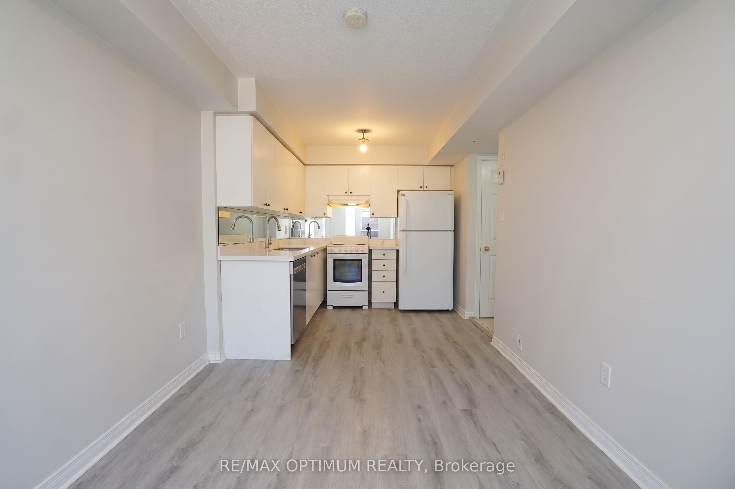 4620 Guildwood Way 29, Mississauga, ON L5R 4H4 photo 3