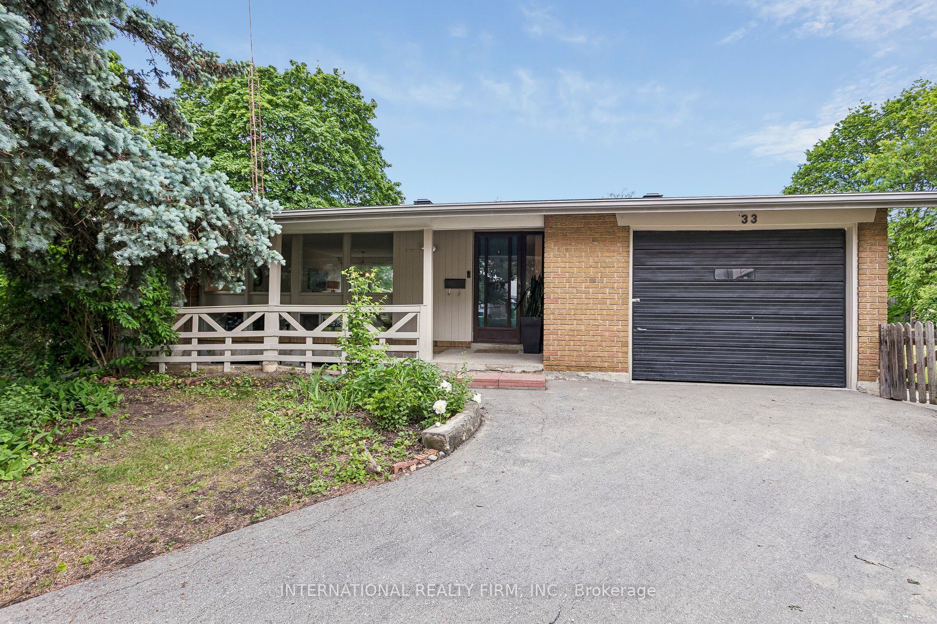 33 Kendleton Drive, Toronto, ON M9V 1T9