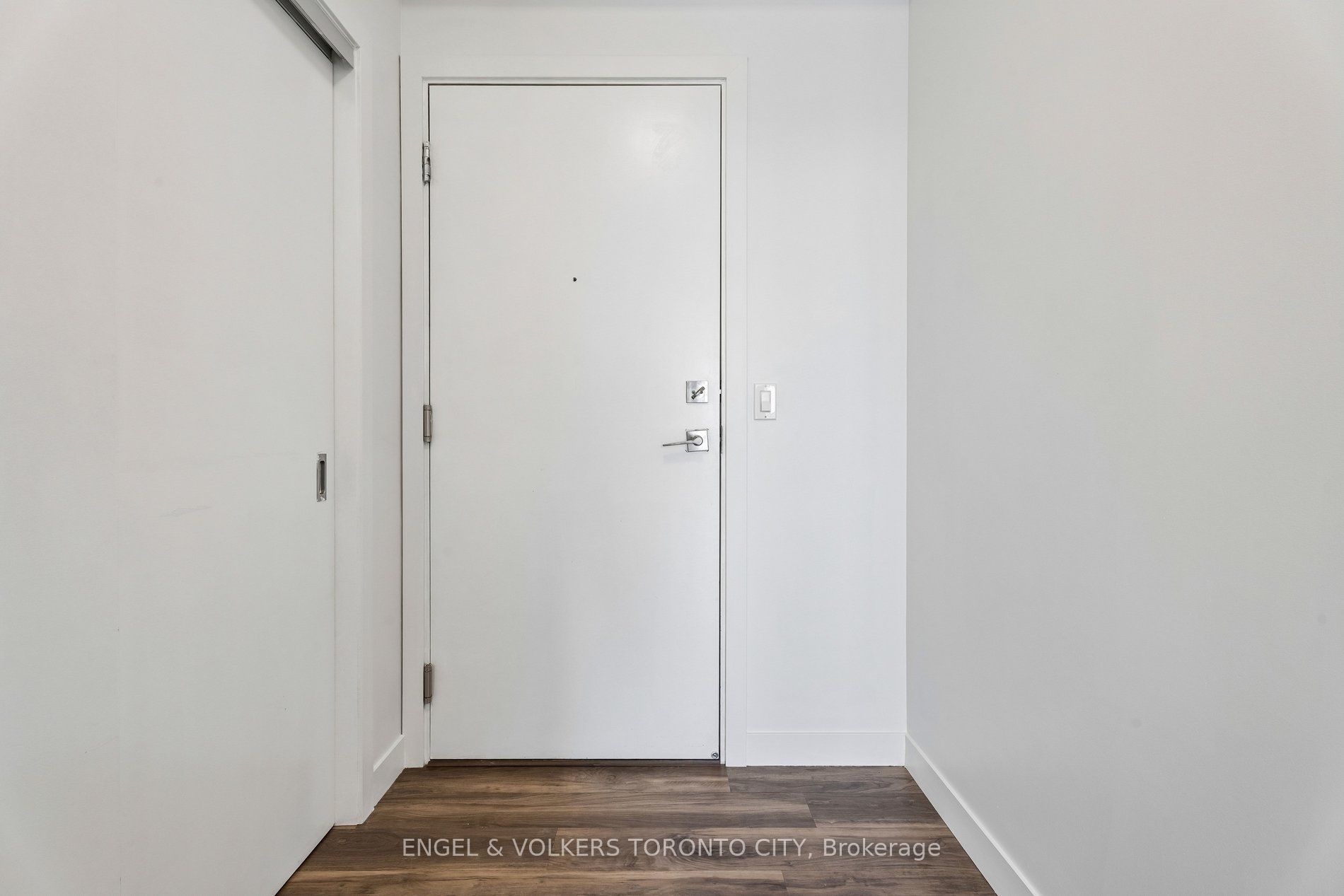 2087 Fairview Street 1404, Burlington, ON L7R 0E5 photo 5