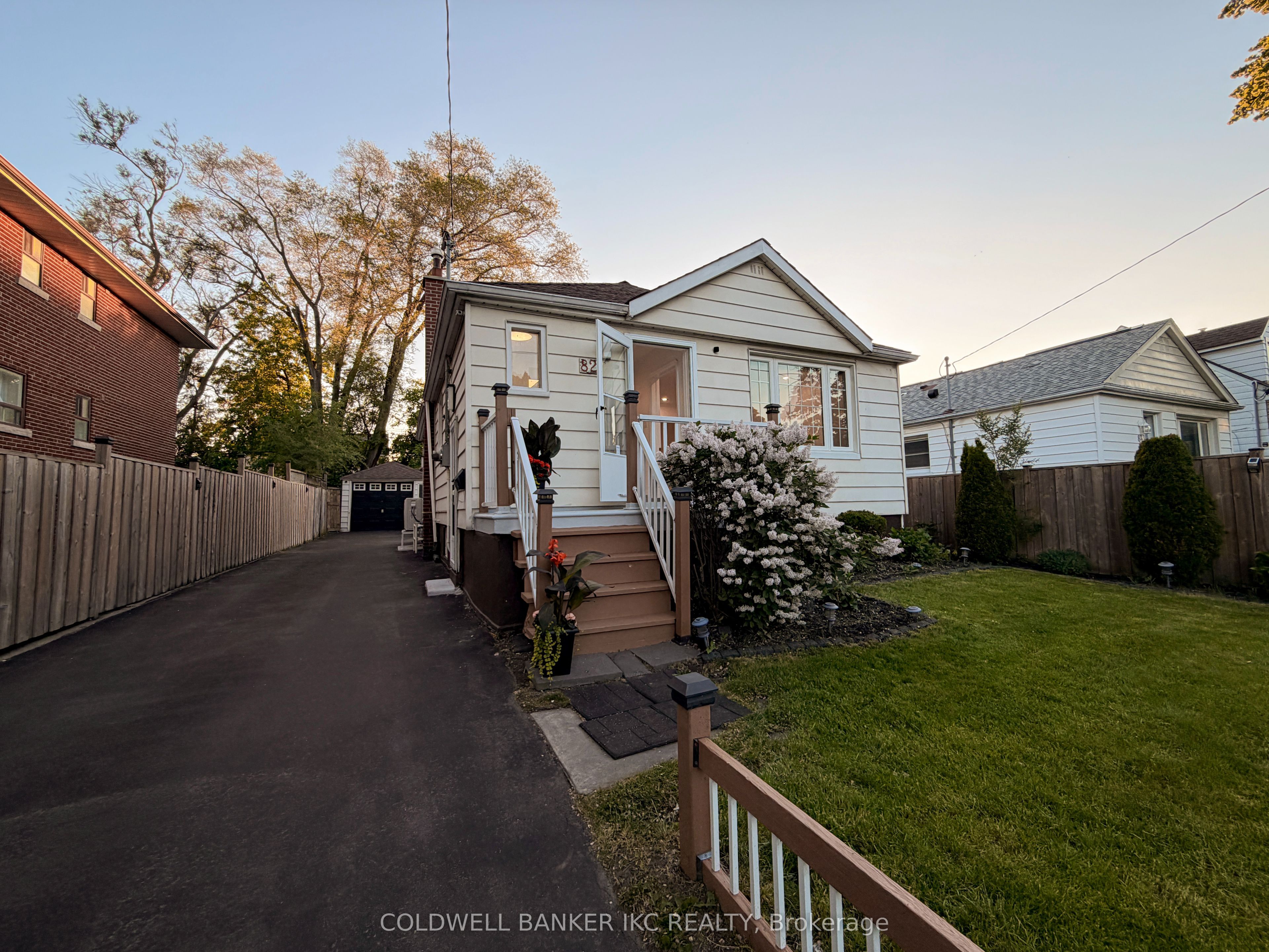 82 Seventeenth Street, Toronto, ON M8V 3K4 photo 2