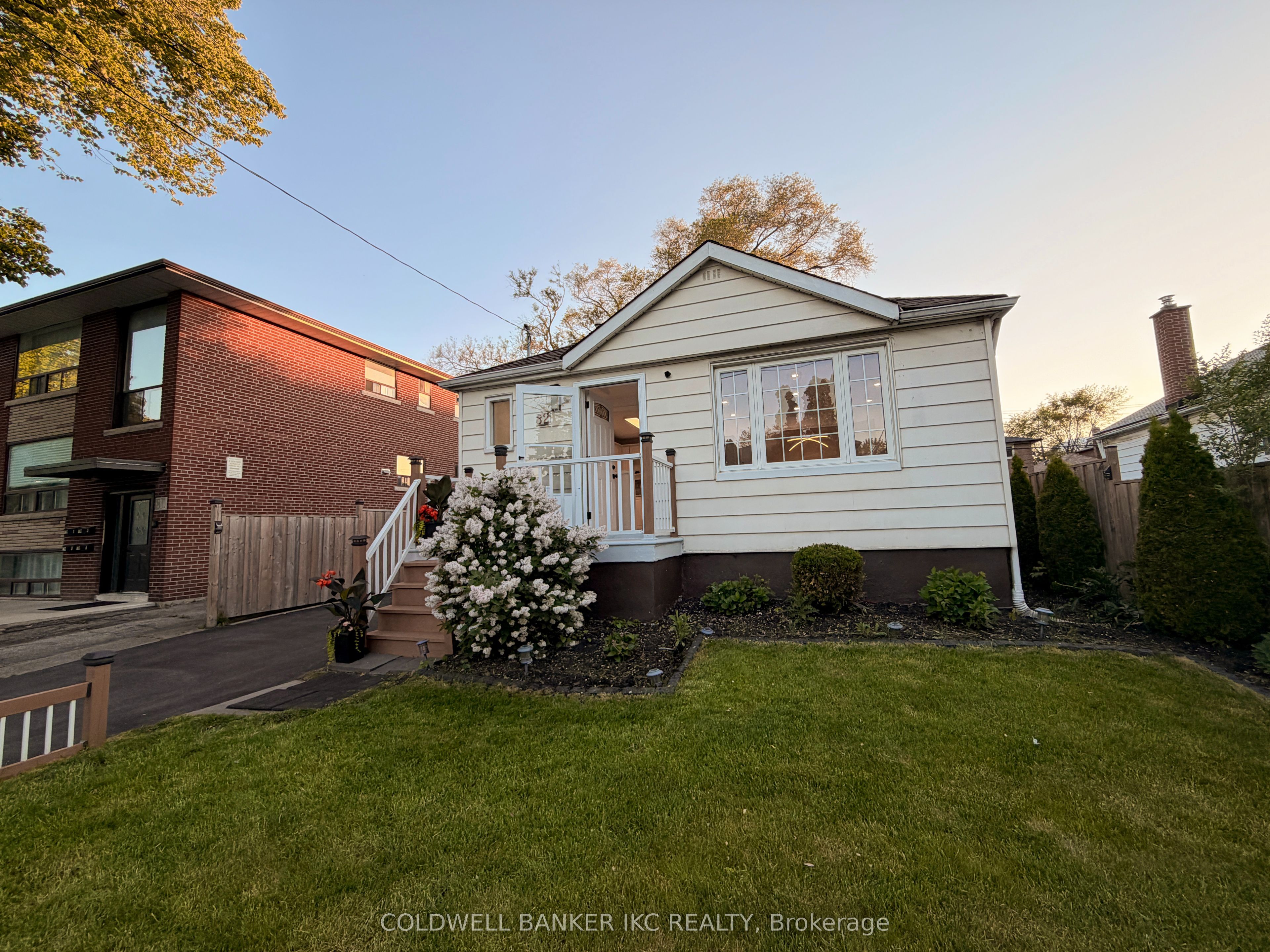 82 Seventeenth Street, Toronto, ON M8V 3K4 photo 3