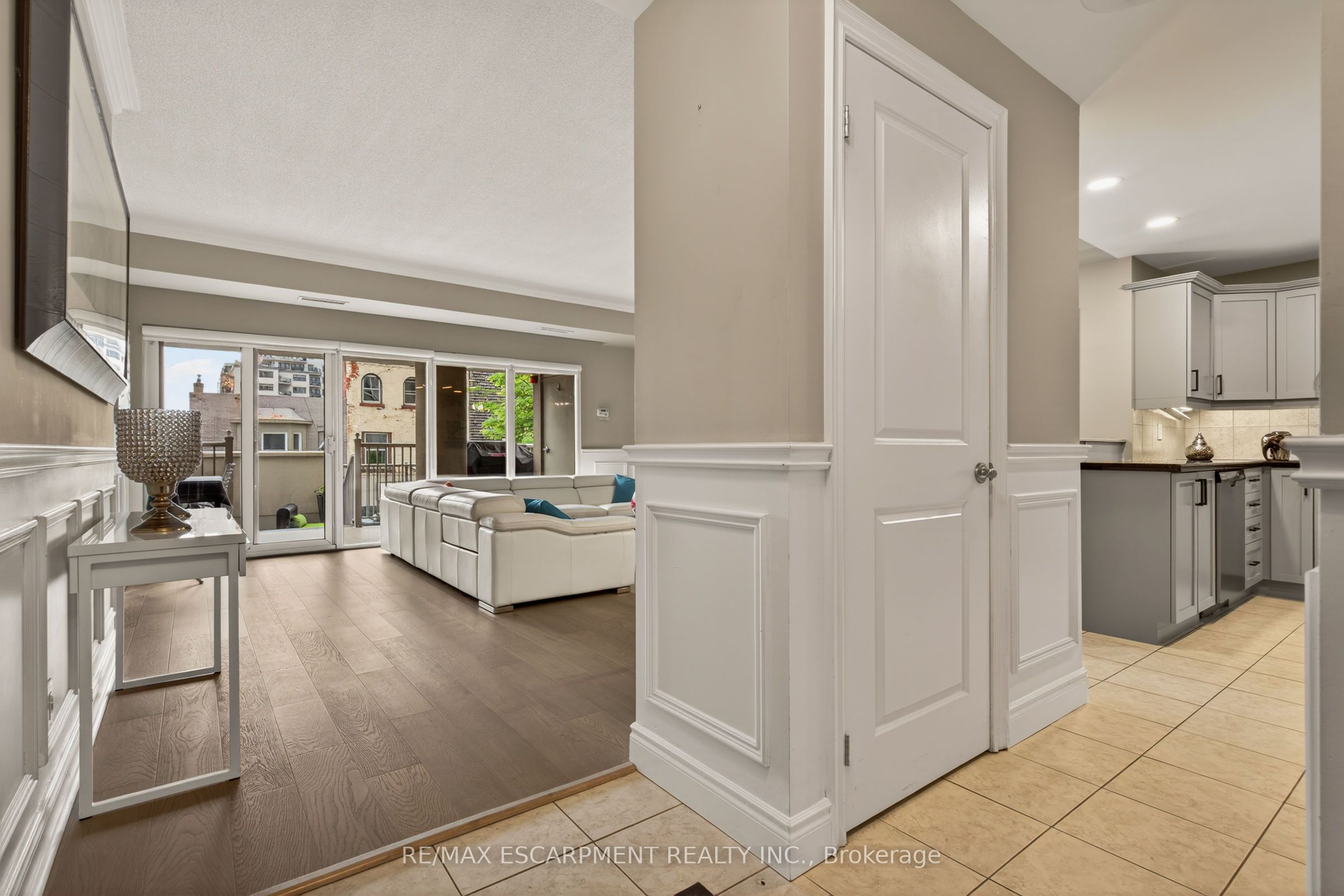 1477 Lakeshore Road 202, Burlington, ON L7S 1B5 photo 4