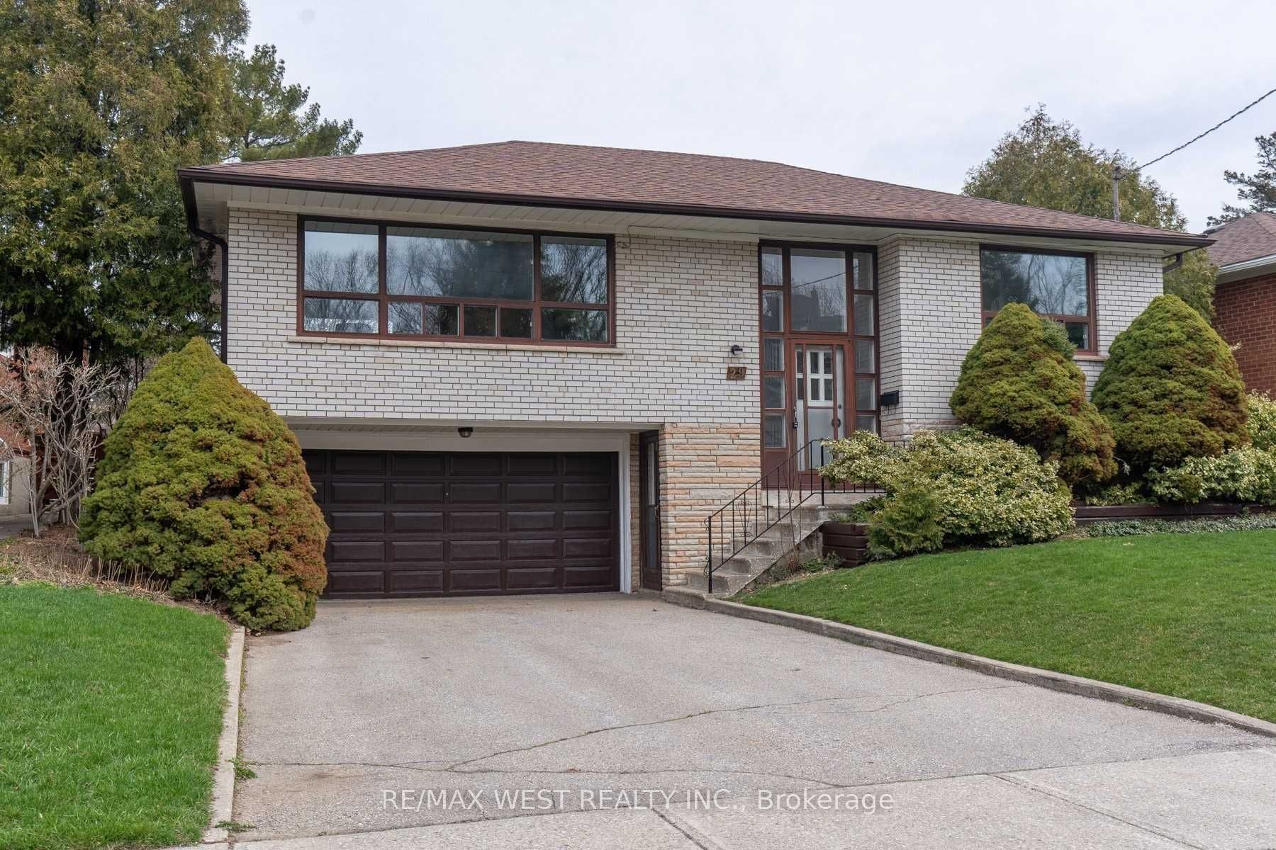 29 Fulwell Crescent, Toronto, ON M3J 1Y4