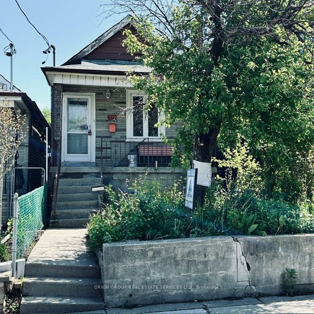 279 Mcroberts Avenue, Toronto, ON M6E 4P8 photo 3