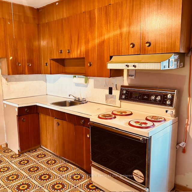 279 Mcroberts Avenue, Toronto, ON M6E 4P8 photo 5