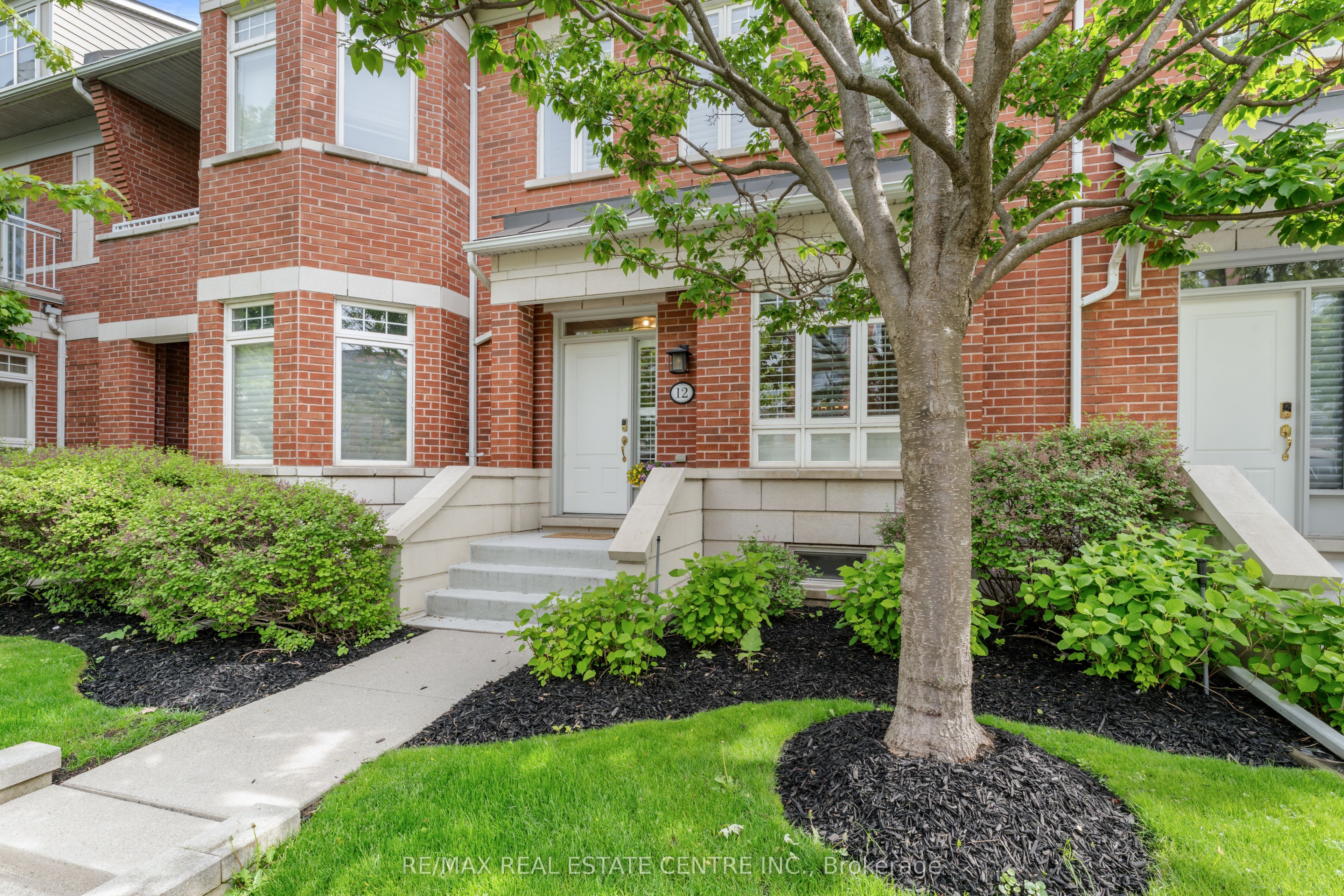 12 St Lawrence Drive, Mississauga, ON L5G 4V1 photo 2