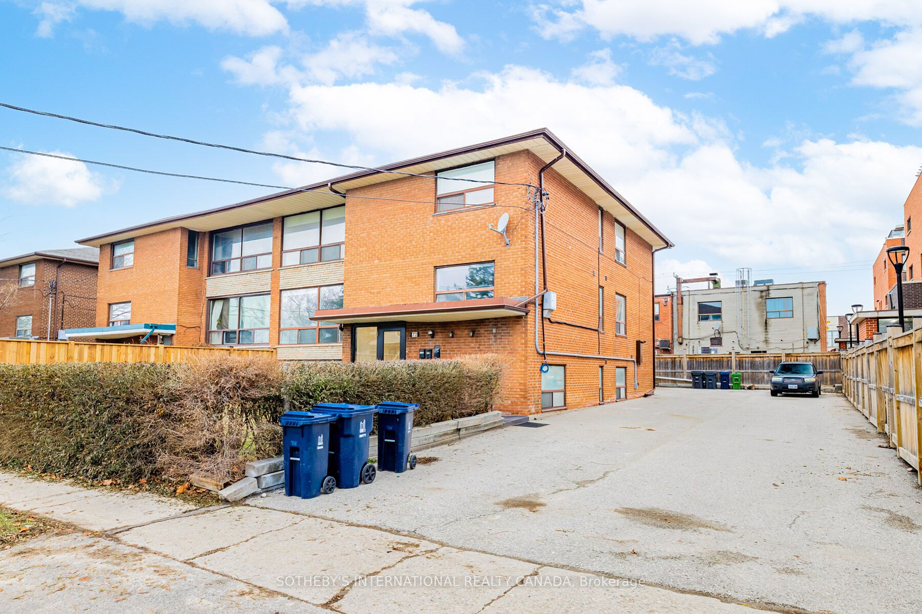 72 Winston Park Boulevard Main, Toronto, ON M3K 1C3