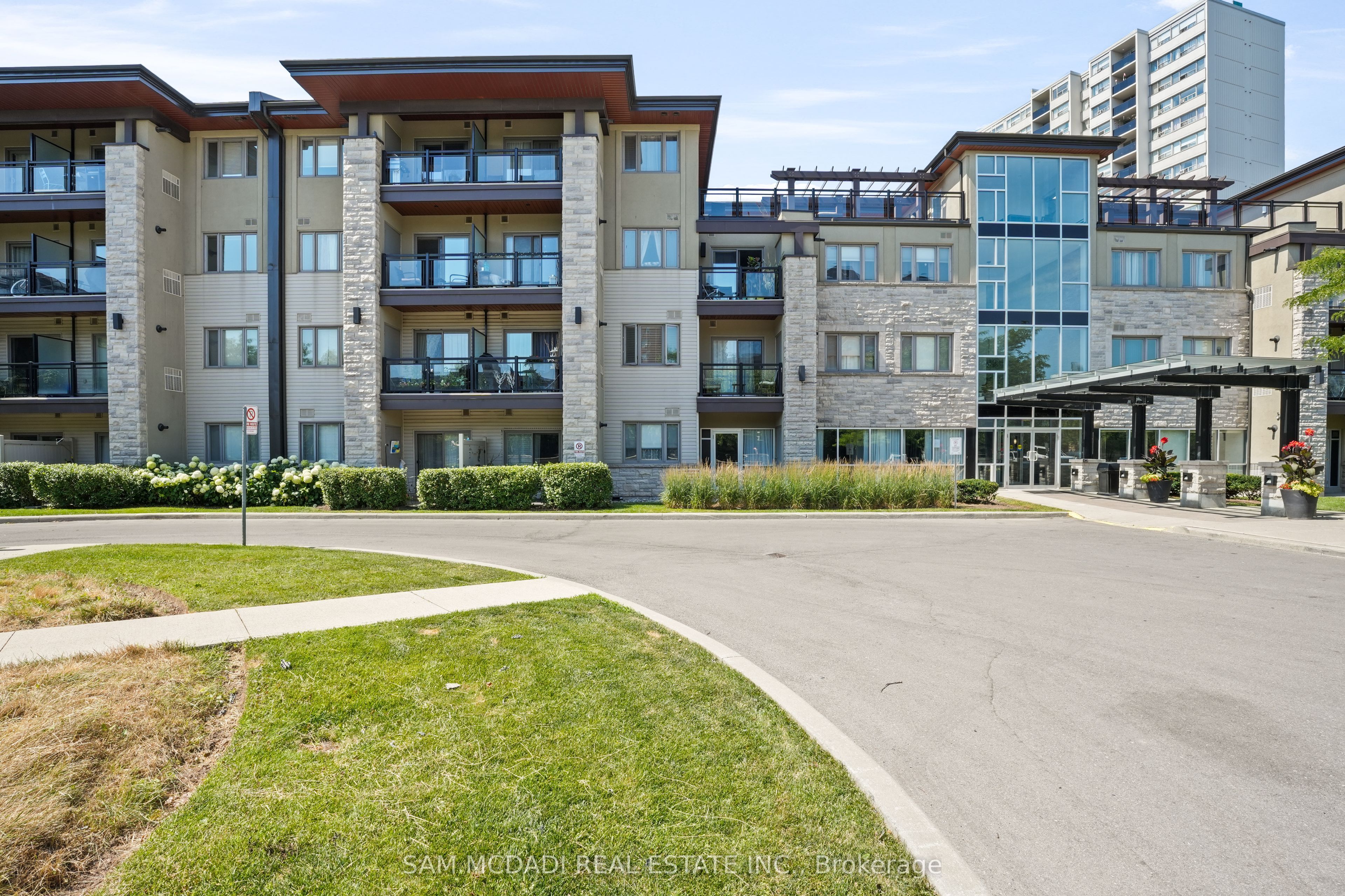 570 Lolita Gardens 332, Mississauga, ON L5A 0A1 photo 2