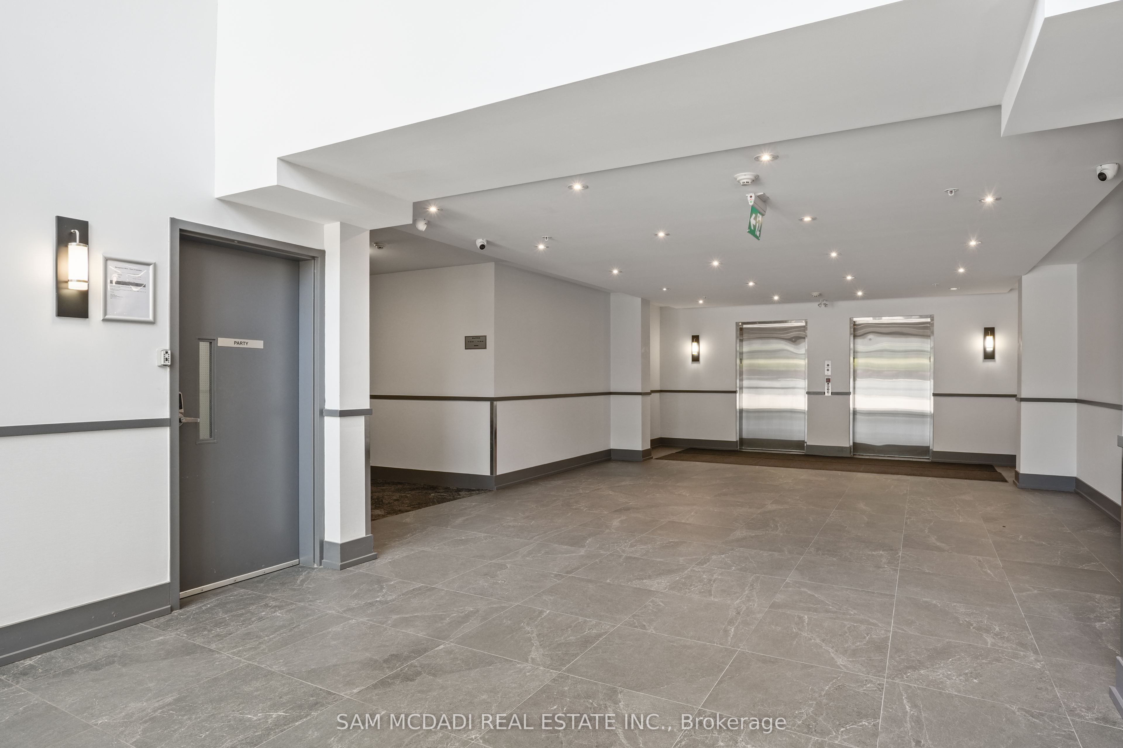 570 Lolita Gardens 332, Mississauga, ON L5A 0A1 photo 3