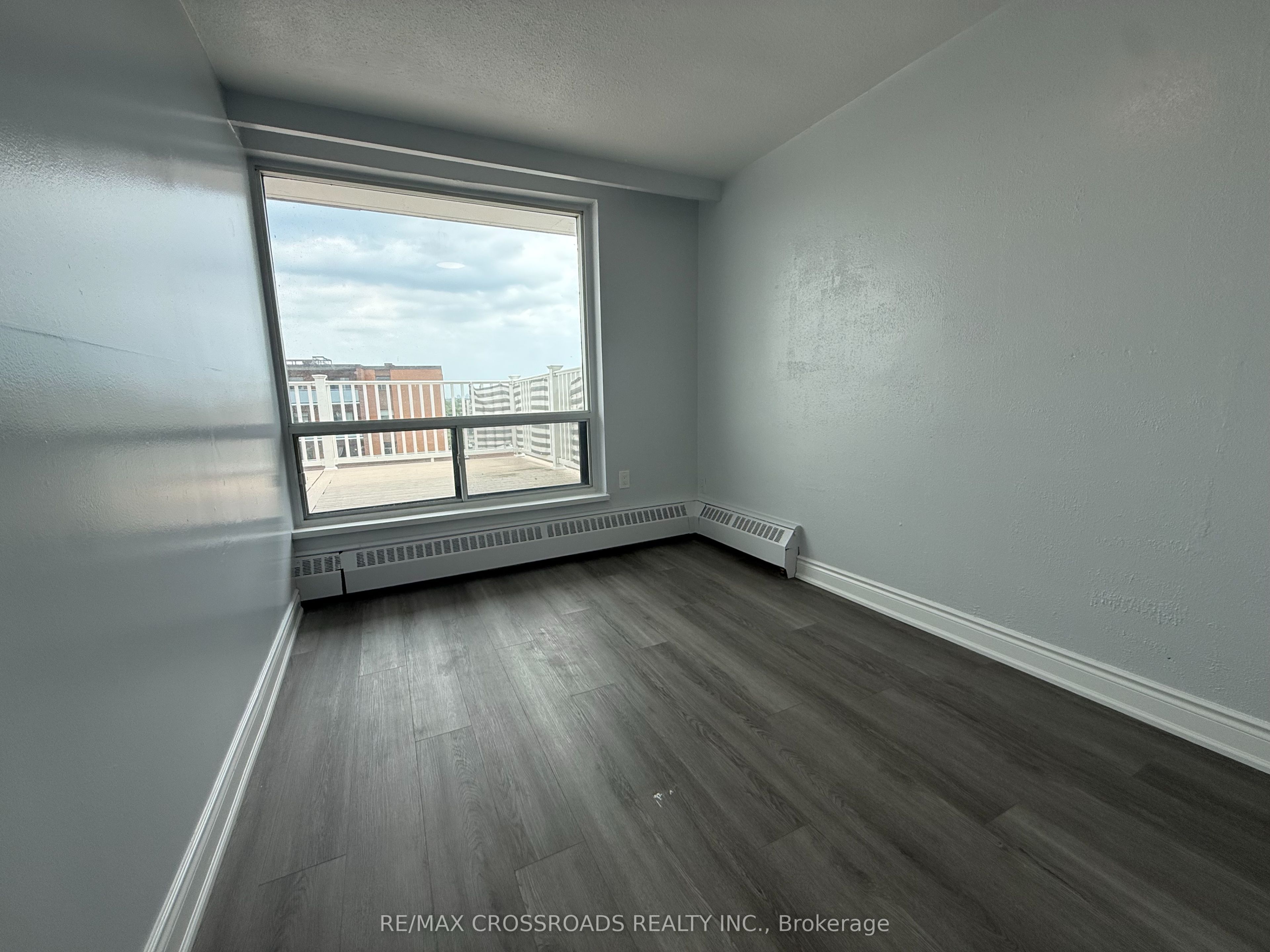 363 Lakeshore Road E 804, Mississauga, ON L5G 1H7 photo 2
