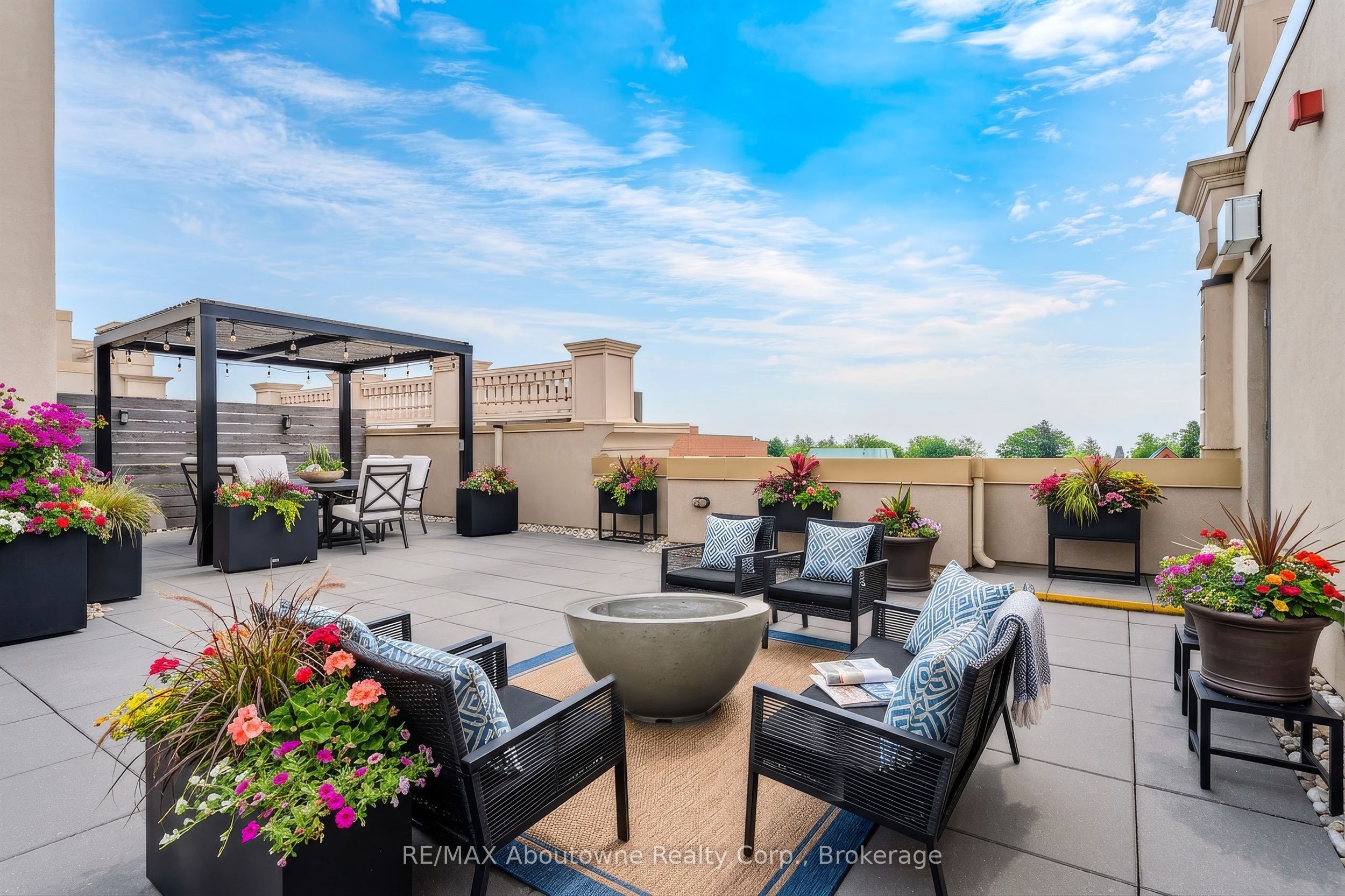 253 Church Street 402, Oakville, ON L6J 1N7 photo 5