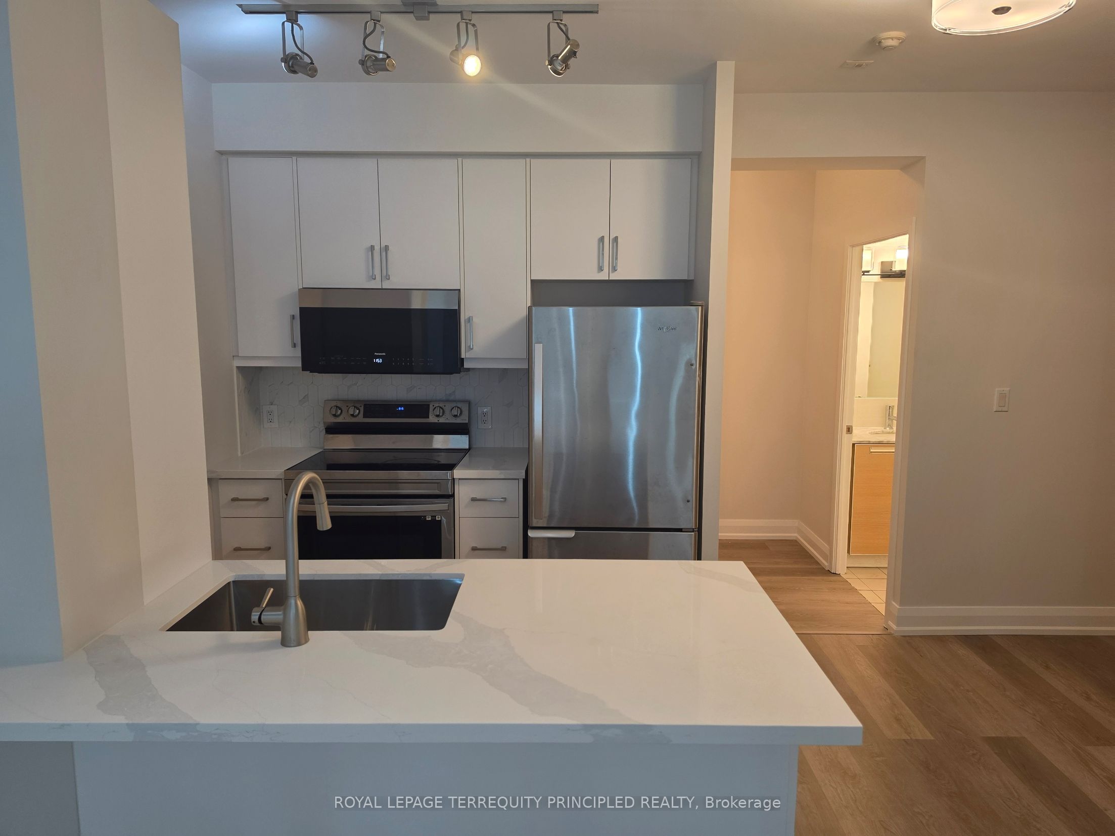 3391 Bloor Street W 301, Toronto, ON M8X 1G3 photo 3