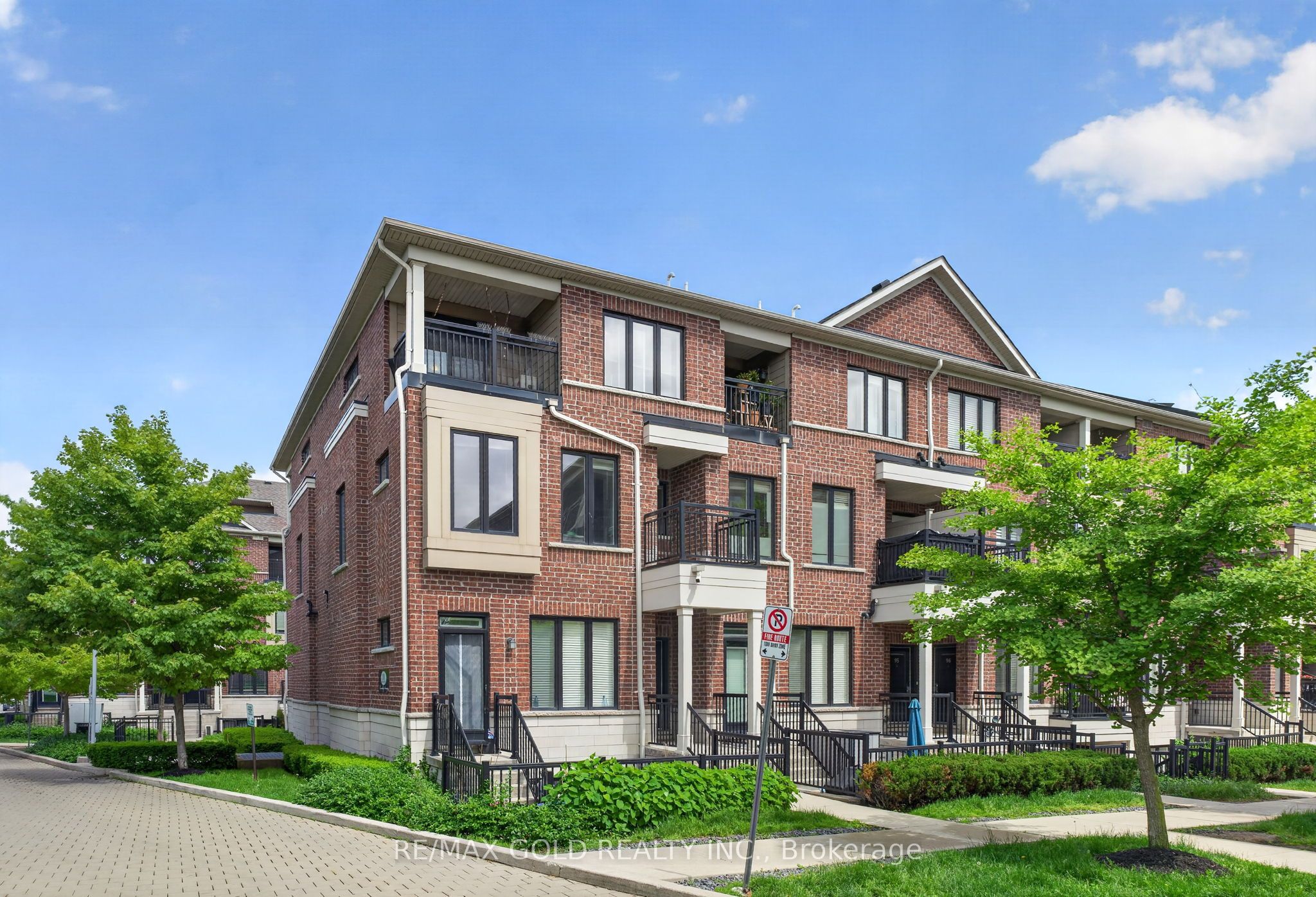 30 Carnation Avenue 92, Toronto, ON M8V 0B8 photo 2