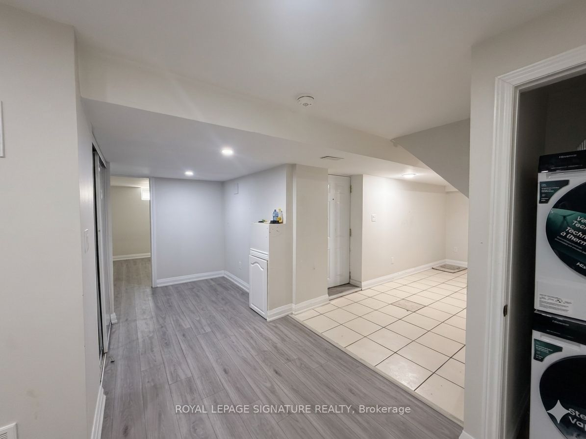 806 Envoy Drive Bsmt, Mississauga, ON L5W 1H3 photo 2