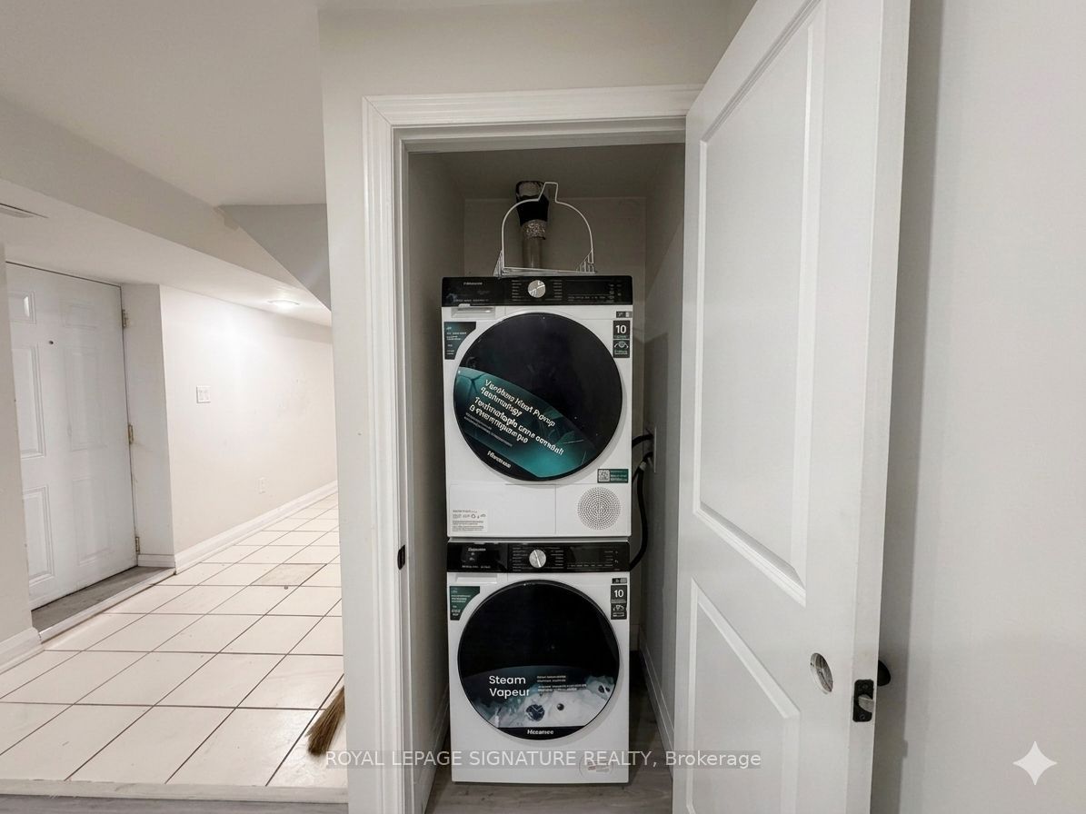 806 Envoy Drive Bsmt, Mississauga, ON L5W 1H3 photo 3