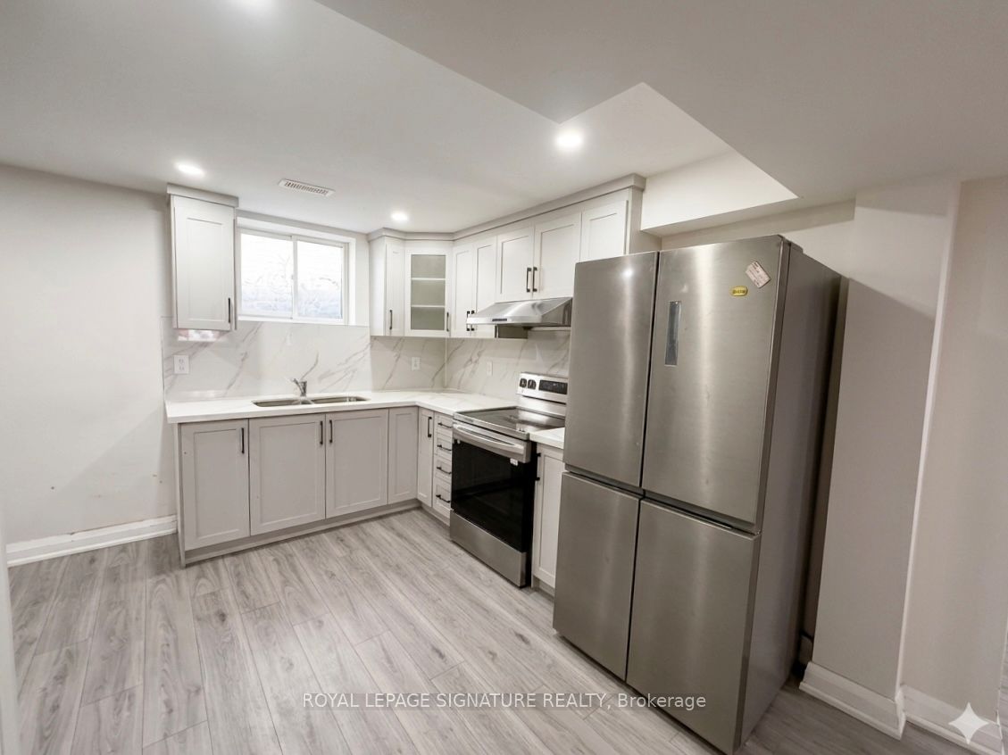 806 Envoy Drive Bsmt, Mississauga, ON L5W 1H3 photo 4
