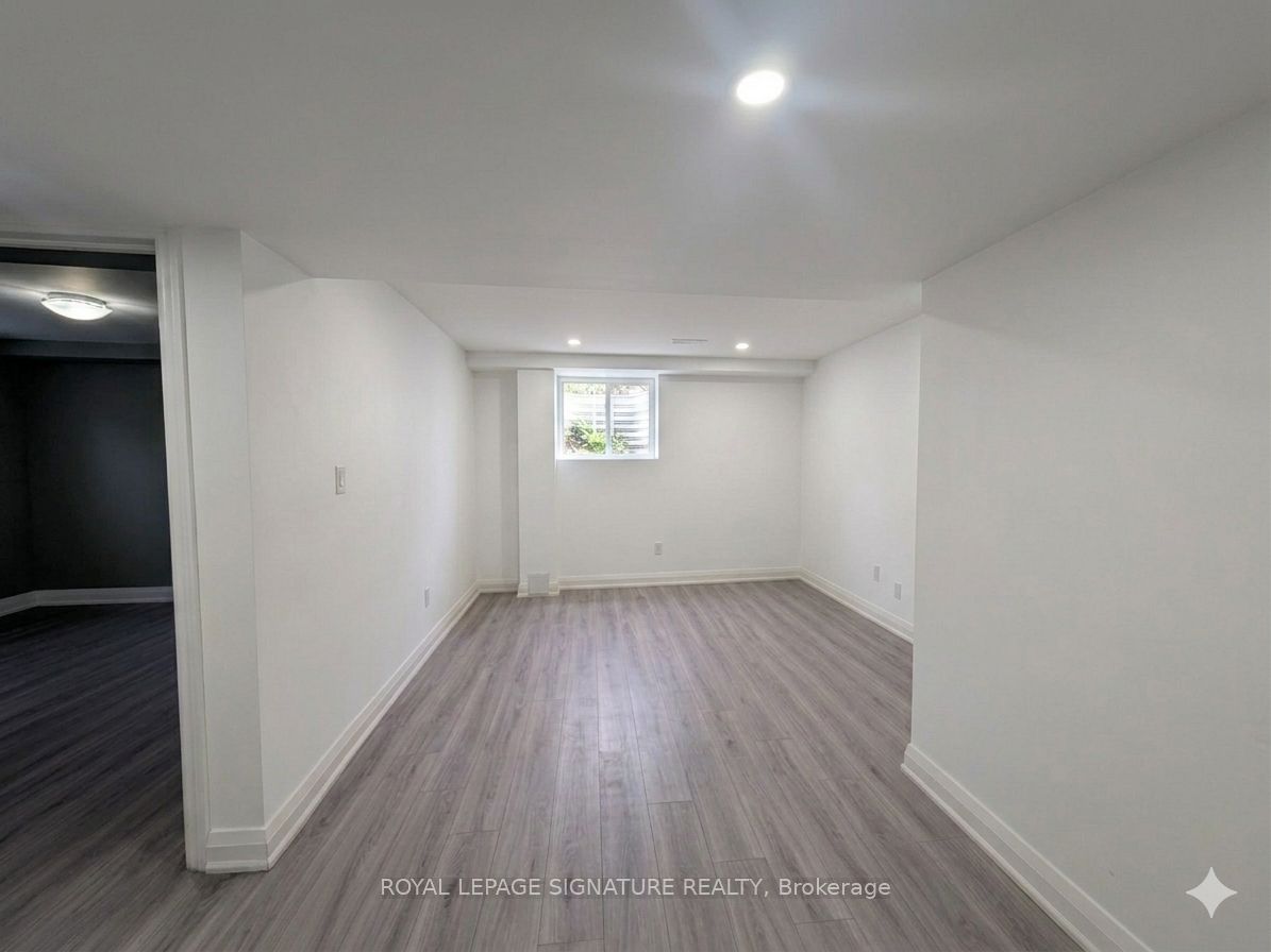 806 Envoy Drive Bsmt, Mississauga, ON L5W 1H3 photo 5