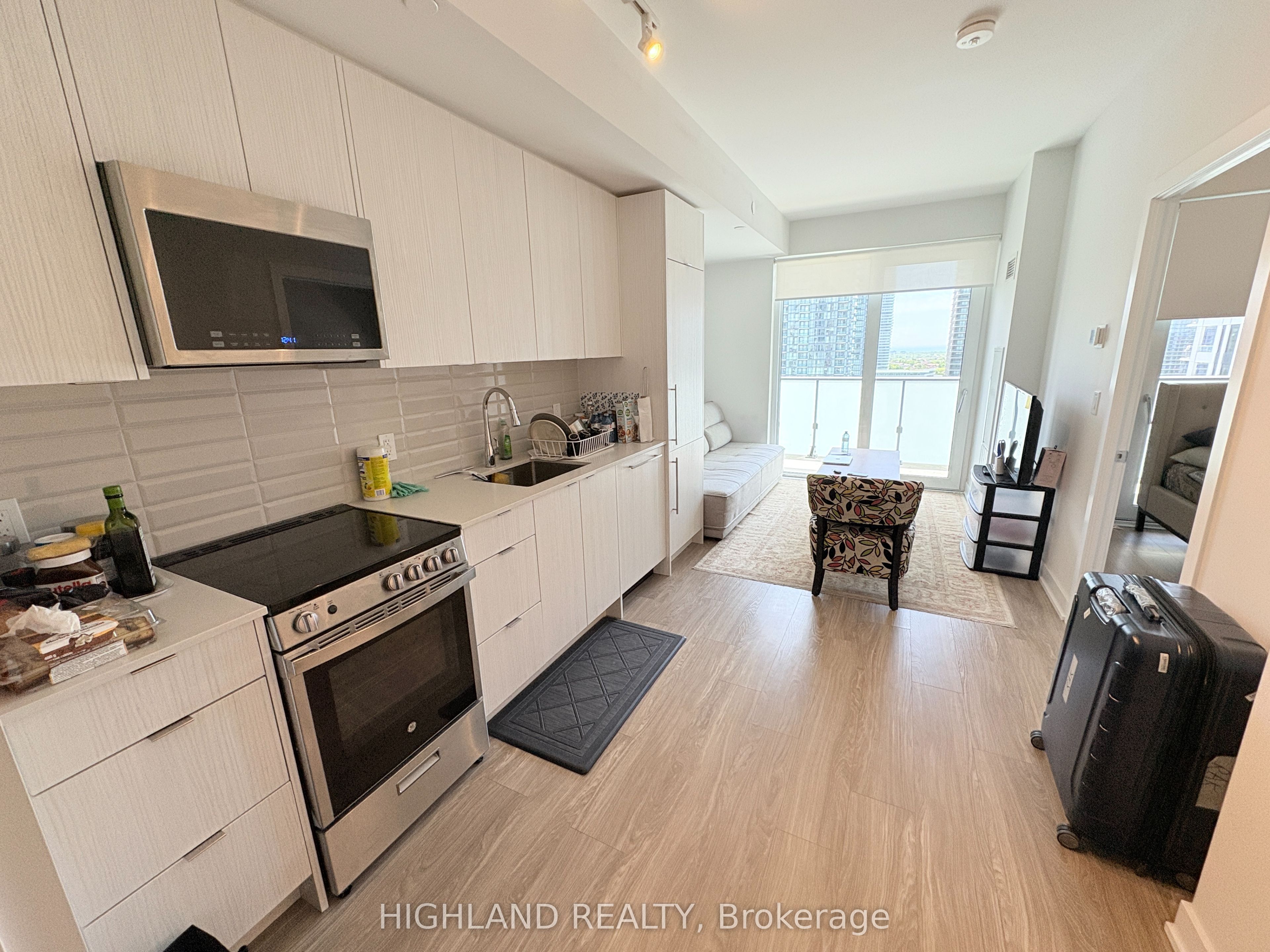 4130 Parkside Village Drive 1307, Mississauga, ON L5B 0L7 photo 5