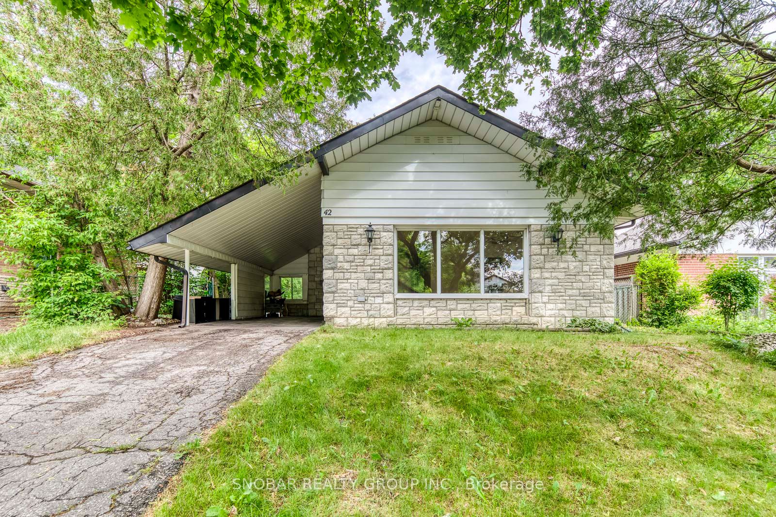 42 Clearbrooke Circle, Toronto, ON M9W 2E4 photo 2