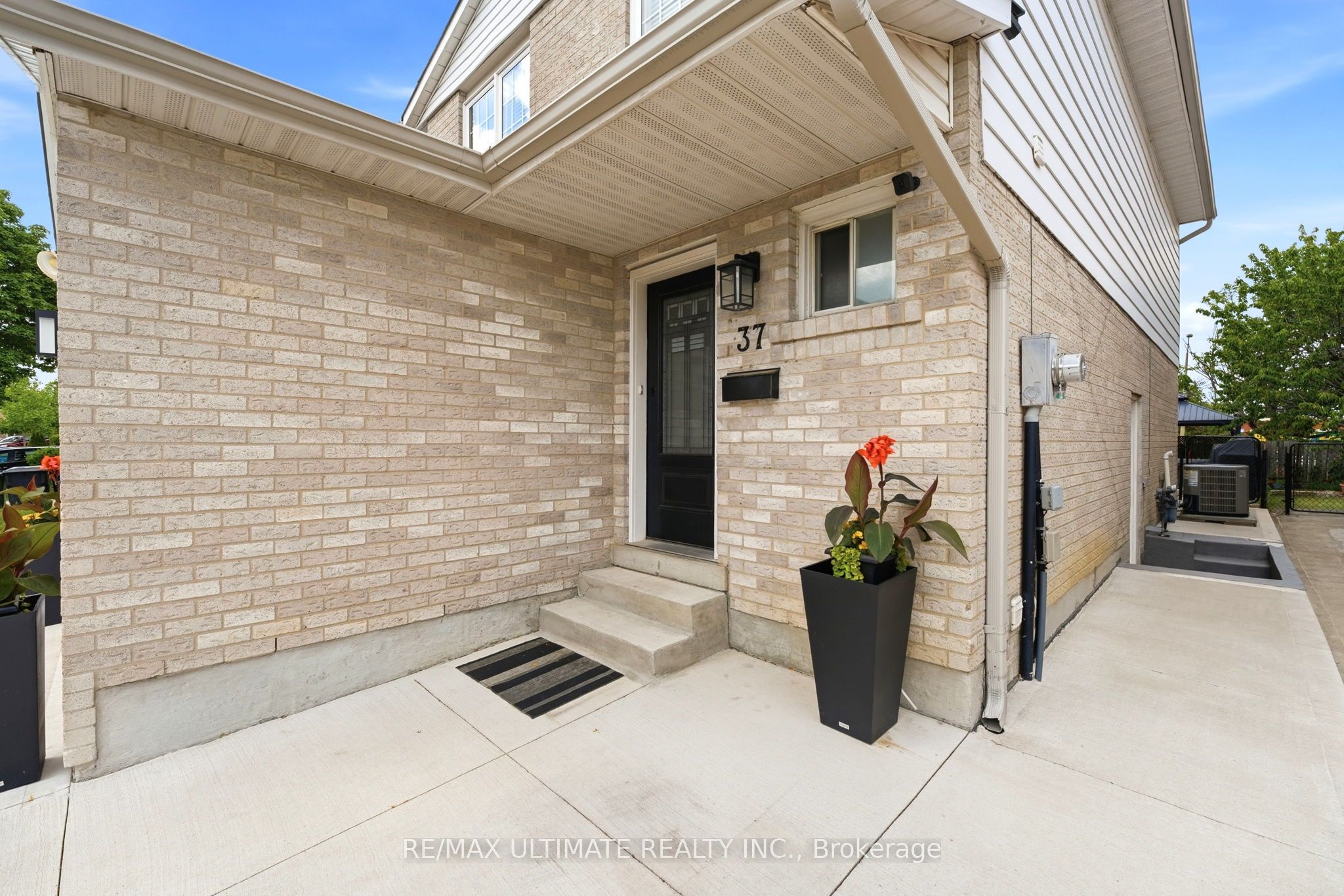 37 Cathy Jean Crescent, Toronto, ON M9V 4T2 photo 3