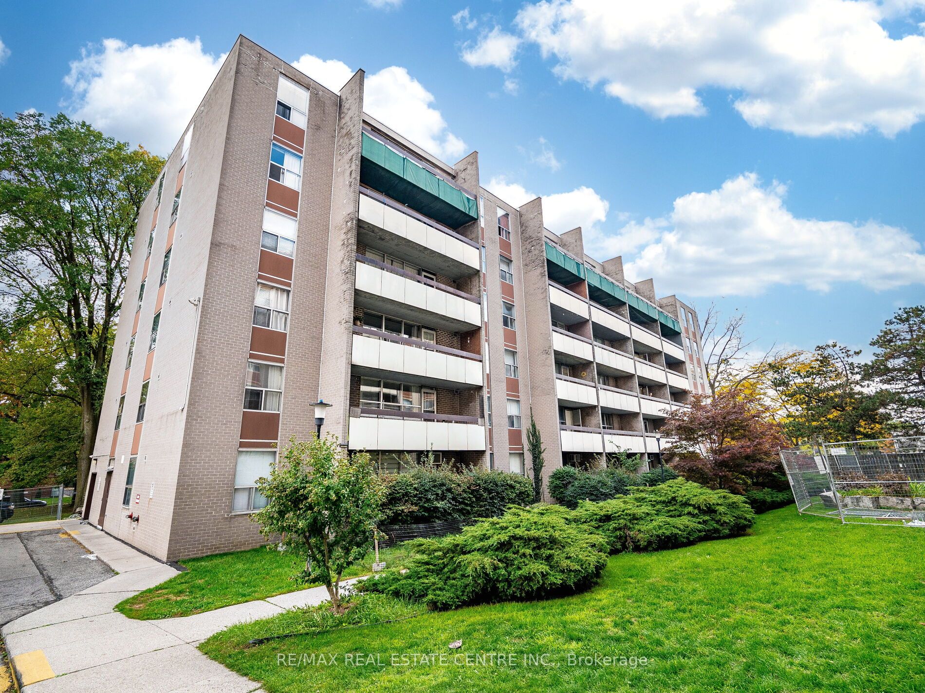 3625 Lake Shore Boulevard W 407, Toronto, ON M8W 4W2