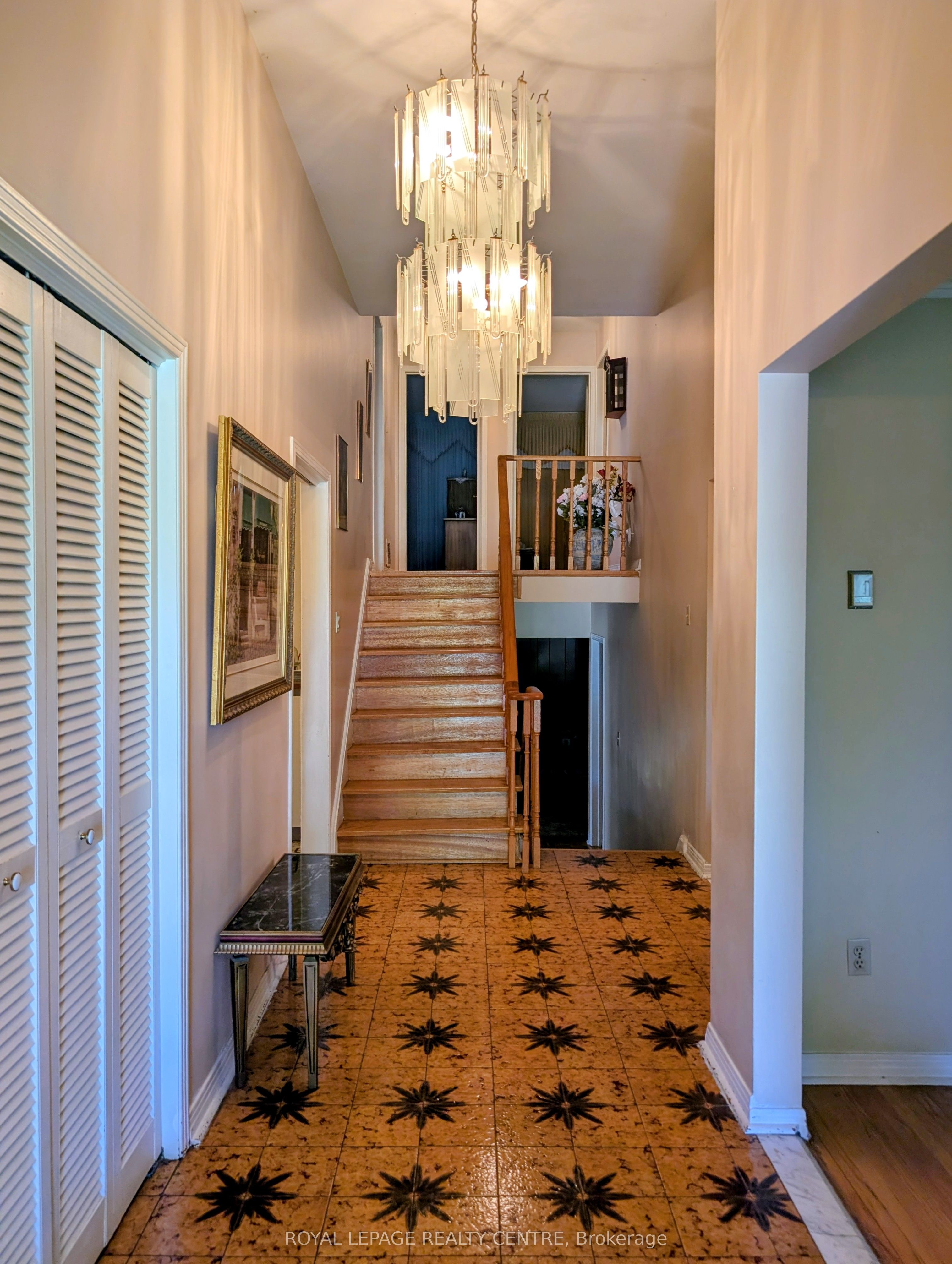 2560 Cynara Road, Mississauga, ON L5B 2R7 photo 2