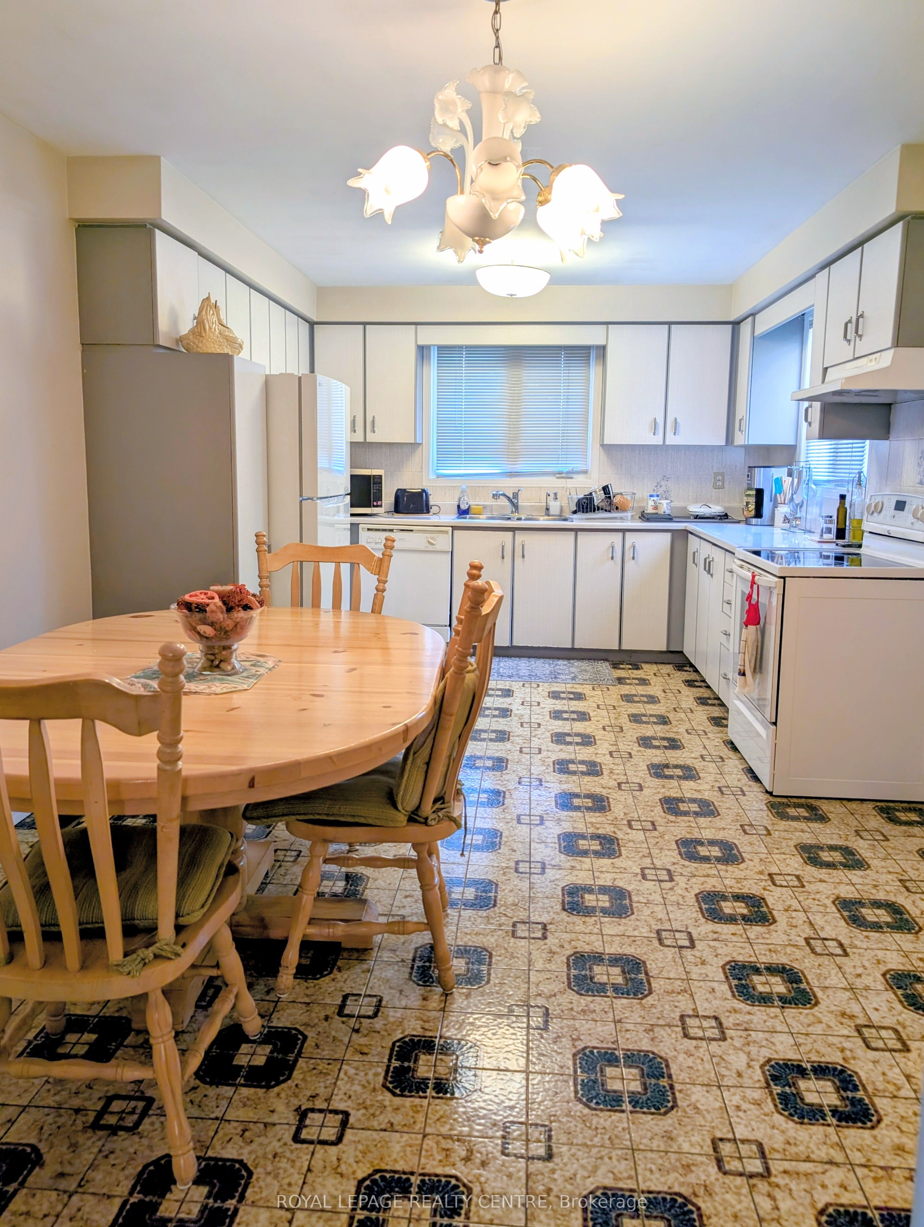 2560 Cynara Road, Mississauga, ON L5B 2R7 photo 4
