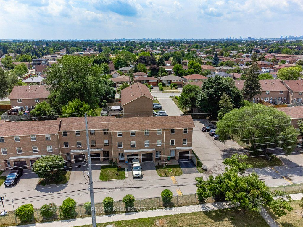 7255 Dooley Drive 47, Mississauga, ON L4T 2S7 photo 2