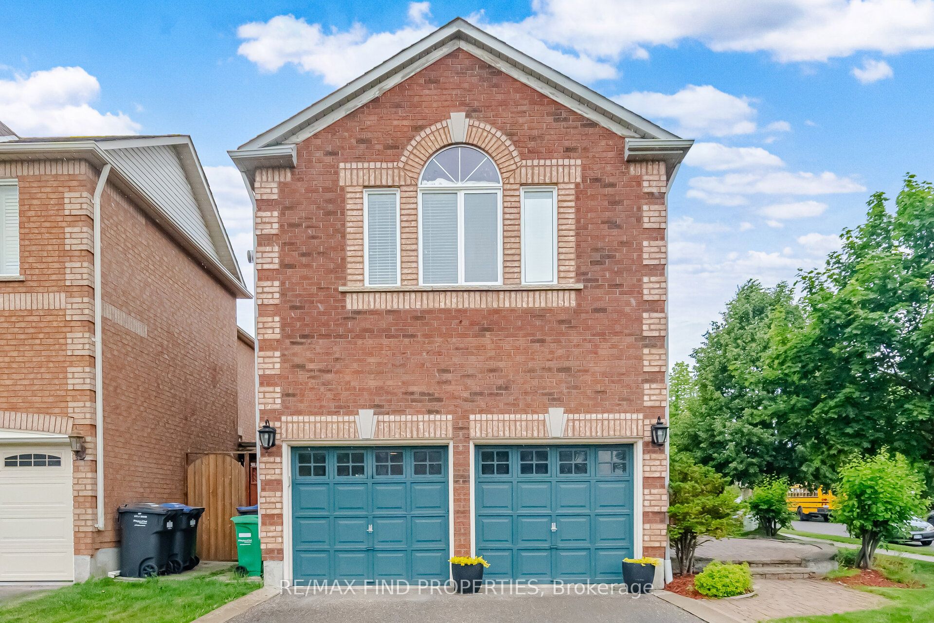 2 Summerdale Crescent, Brampton, ON L6X 4V8