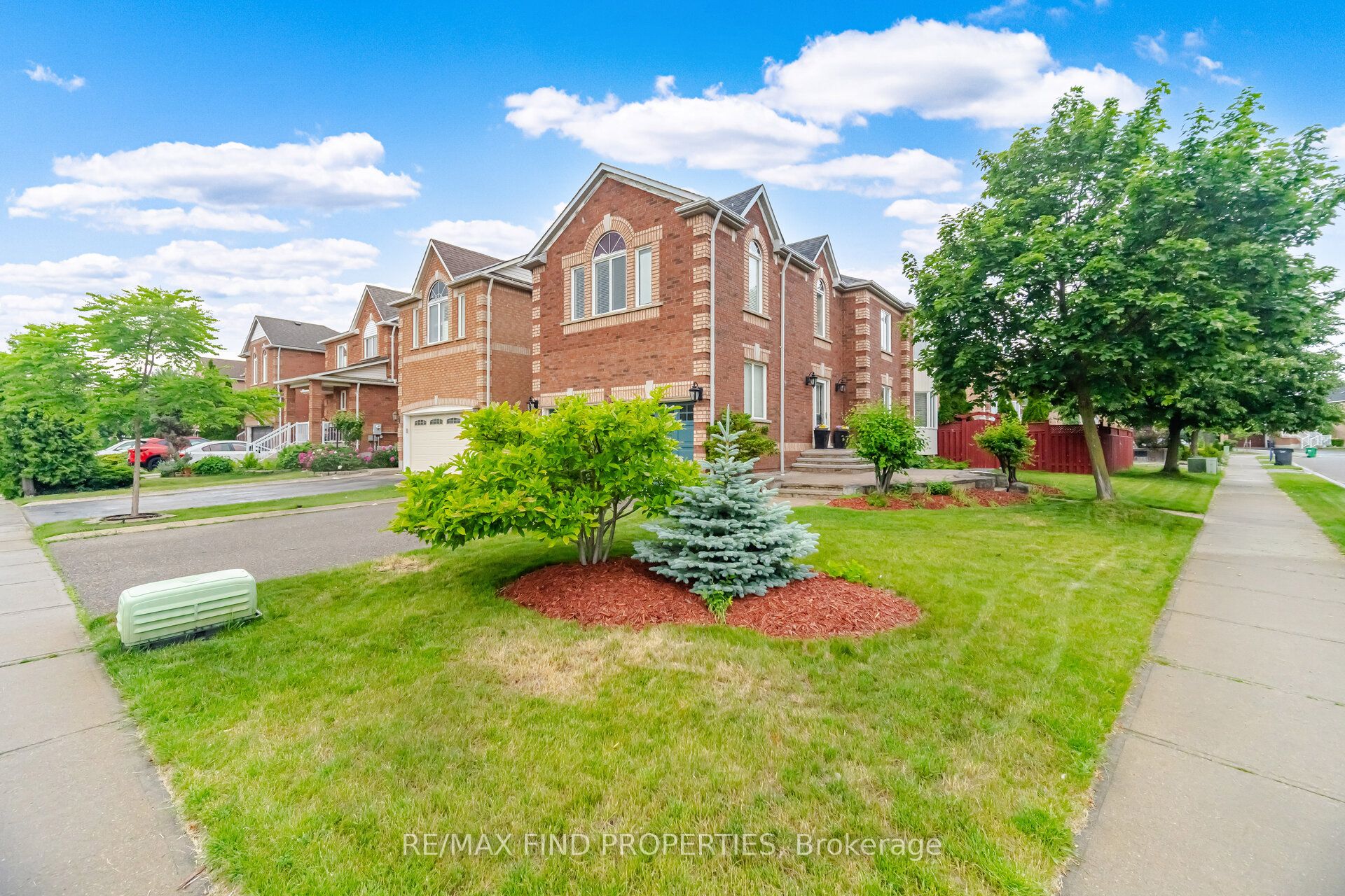 2 Summerdale Crescent, Brampton, ON L6X 4V8 photo 2