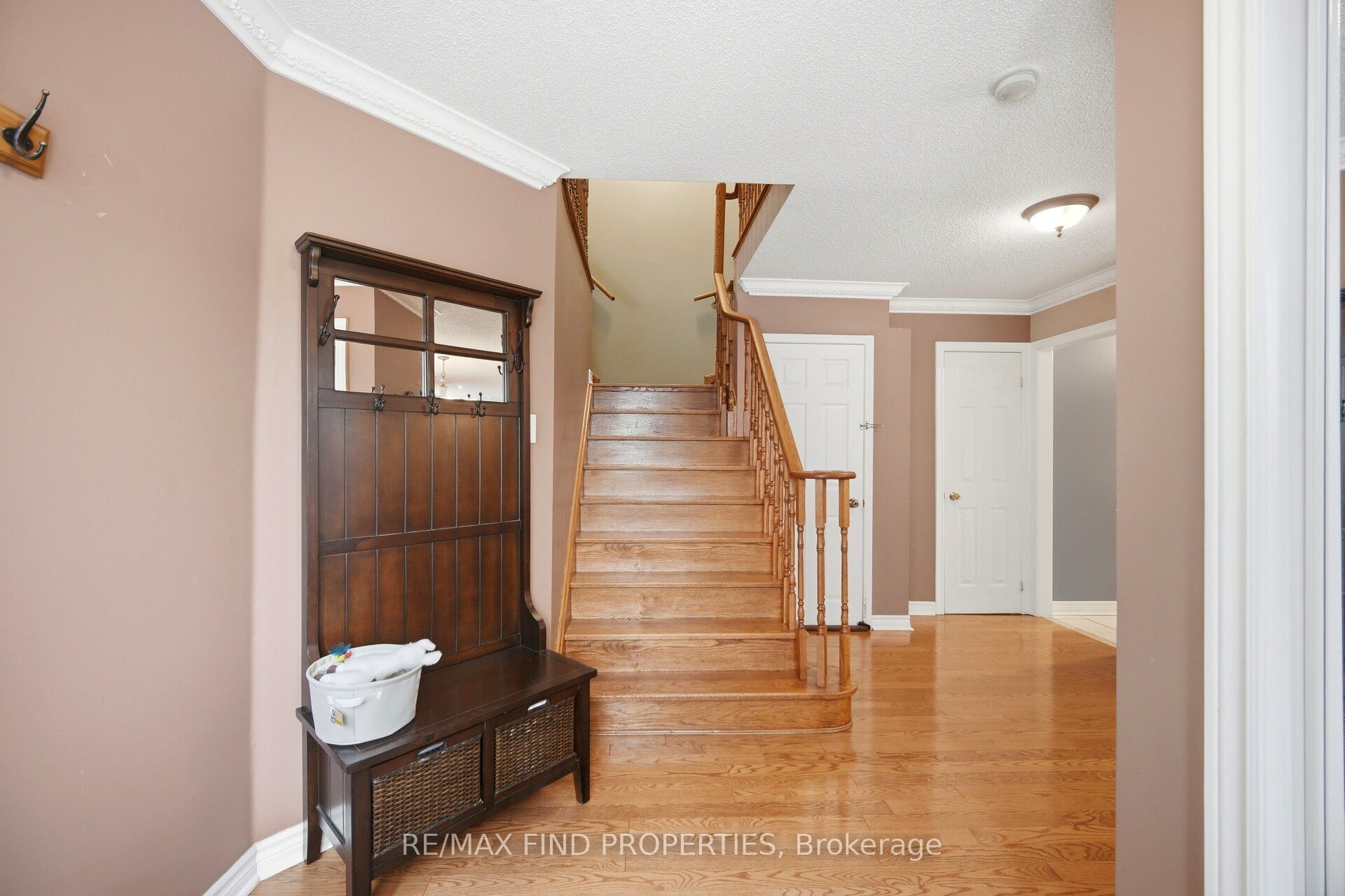 2 Summerdale Crescent, Brampton, ON L6X 4V8 photo 5