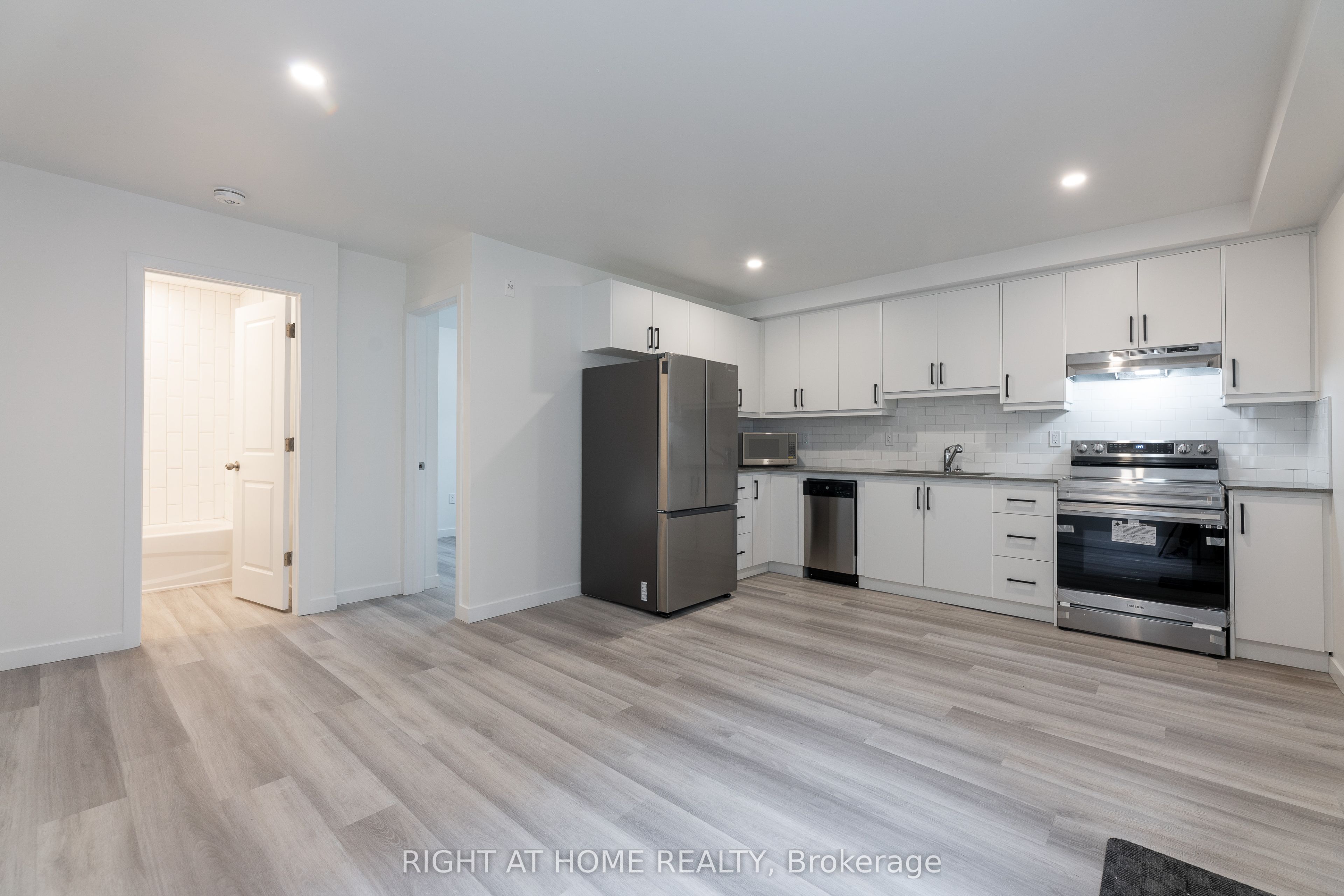 1738 Wilson Avenue 13, Toronto, ON M3L 1A5 photo 2