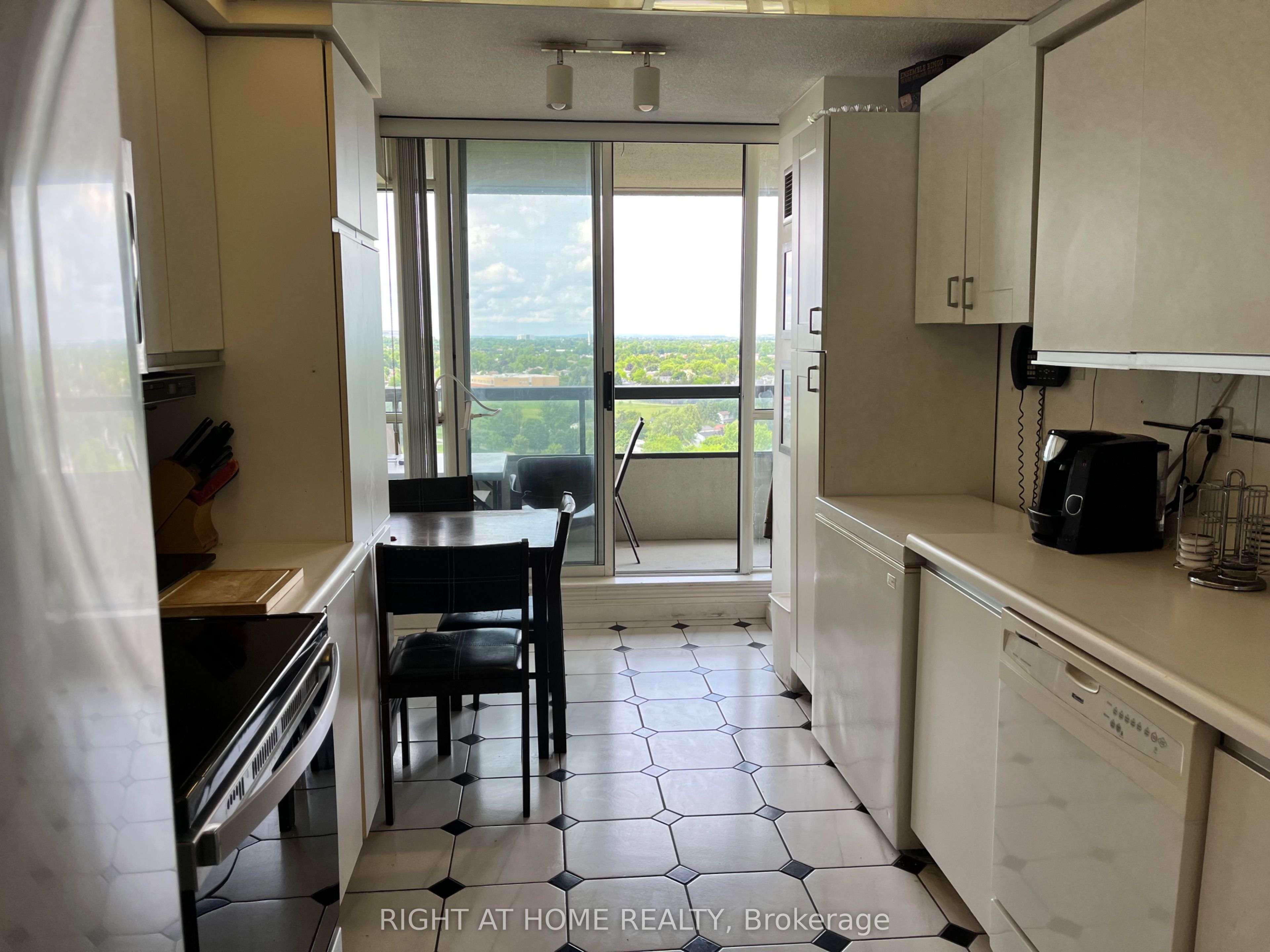 24 Hanover Road 1507, Brampton, ON L6S 5K8 photo 5