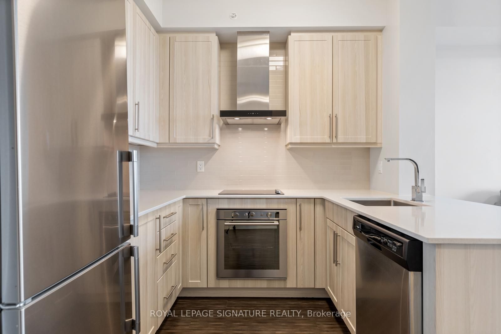 2093 Fairview Street 1606, Burlington, ON L7R 0E6 photo 4