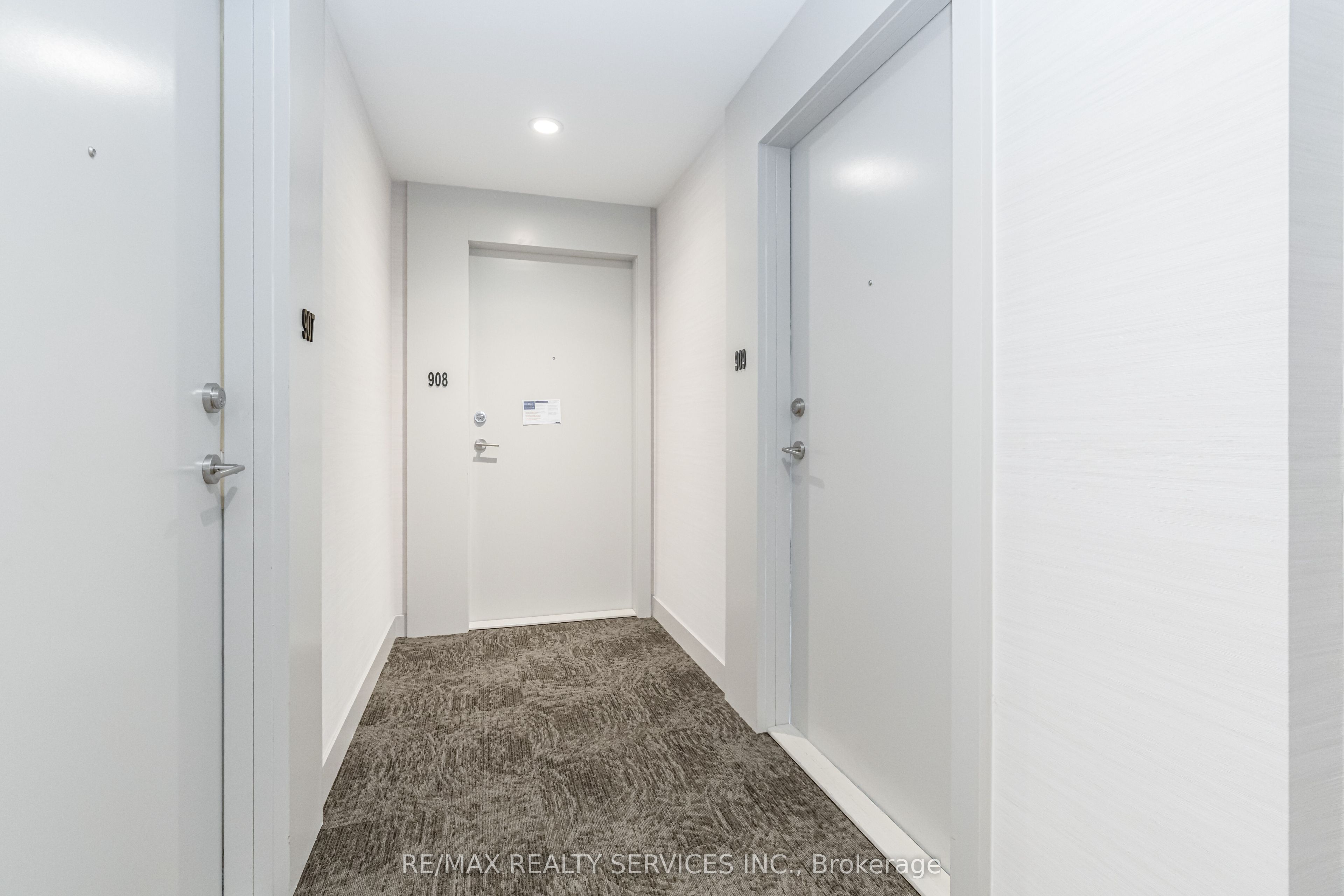 225 Veterans Drive 909, Brampton, ON L7A 5L7 photo 2