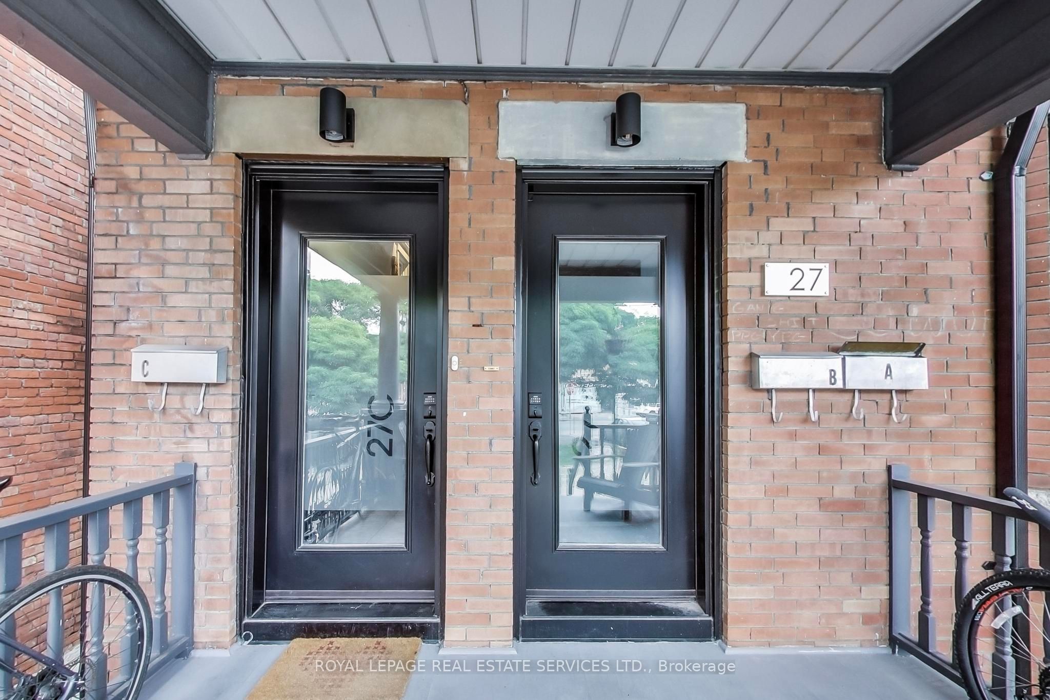 27 St Johns Road Upper Unit - 2nd/3rd, Toronto, ON M6P 1T7 photo 4