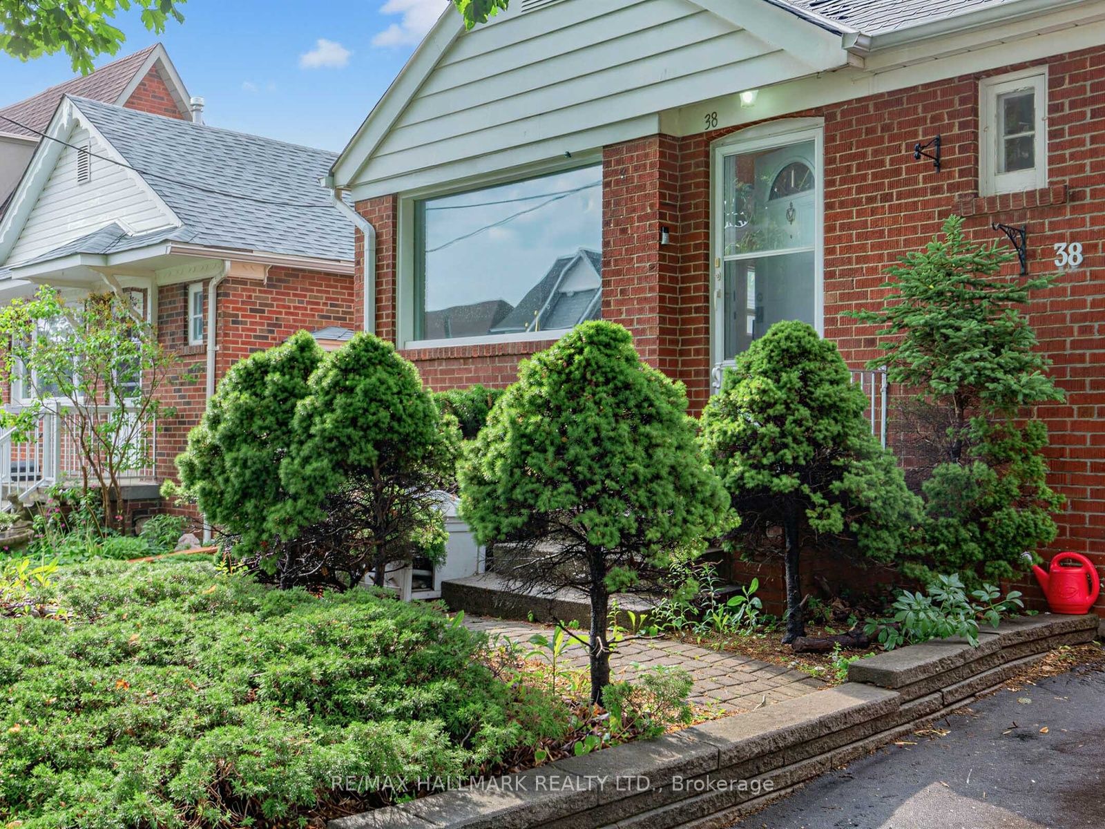 38 Ypres Road, Toronto, ON M6M 1N9 photo 2