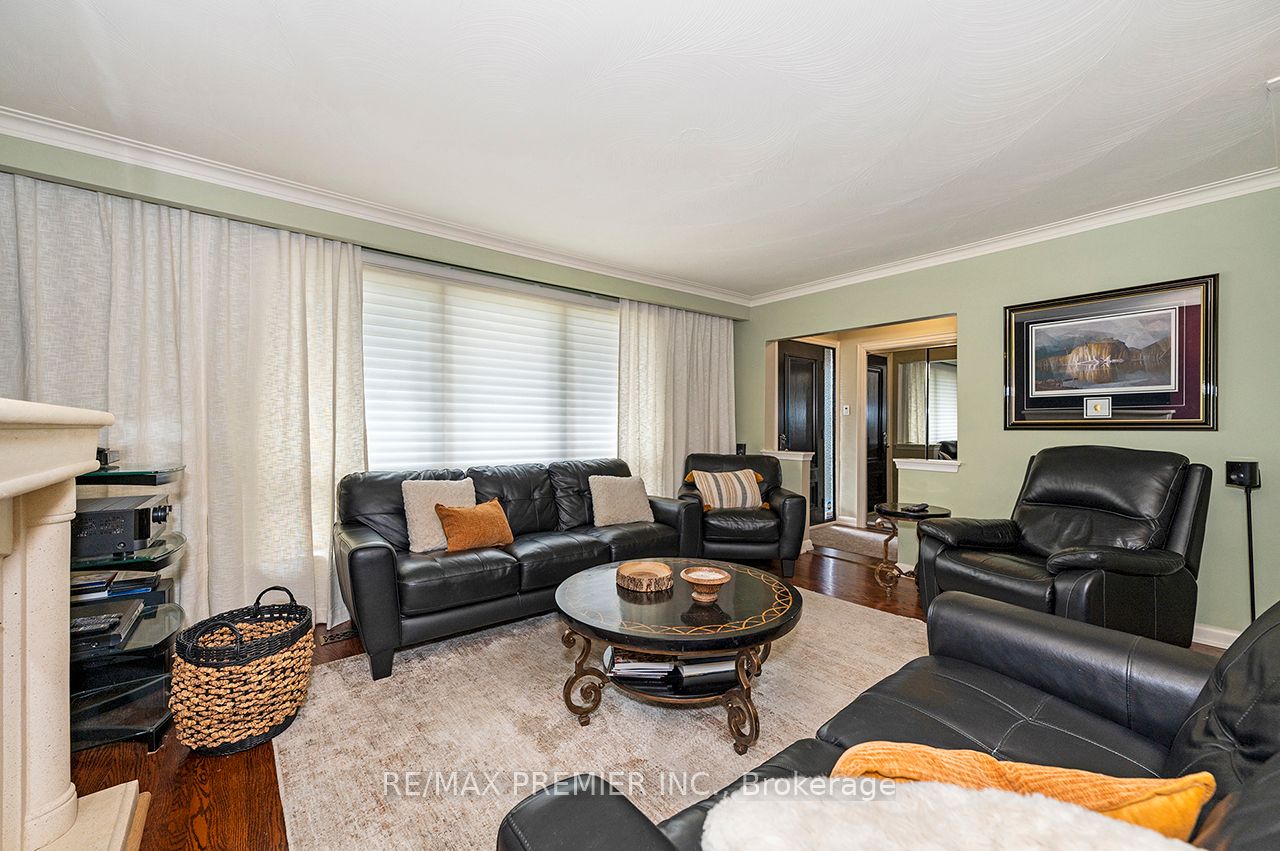 2894 Weston Road, Toronto, ON M9M 2S5 photo 4