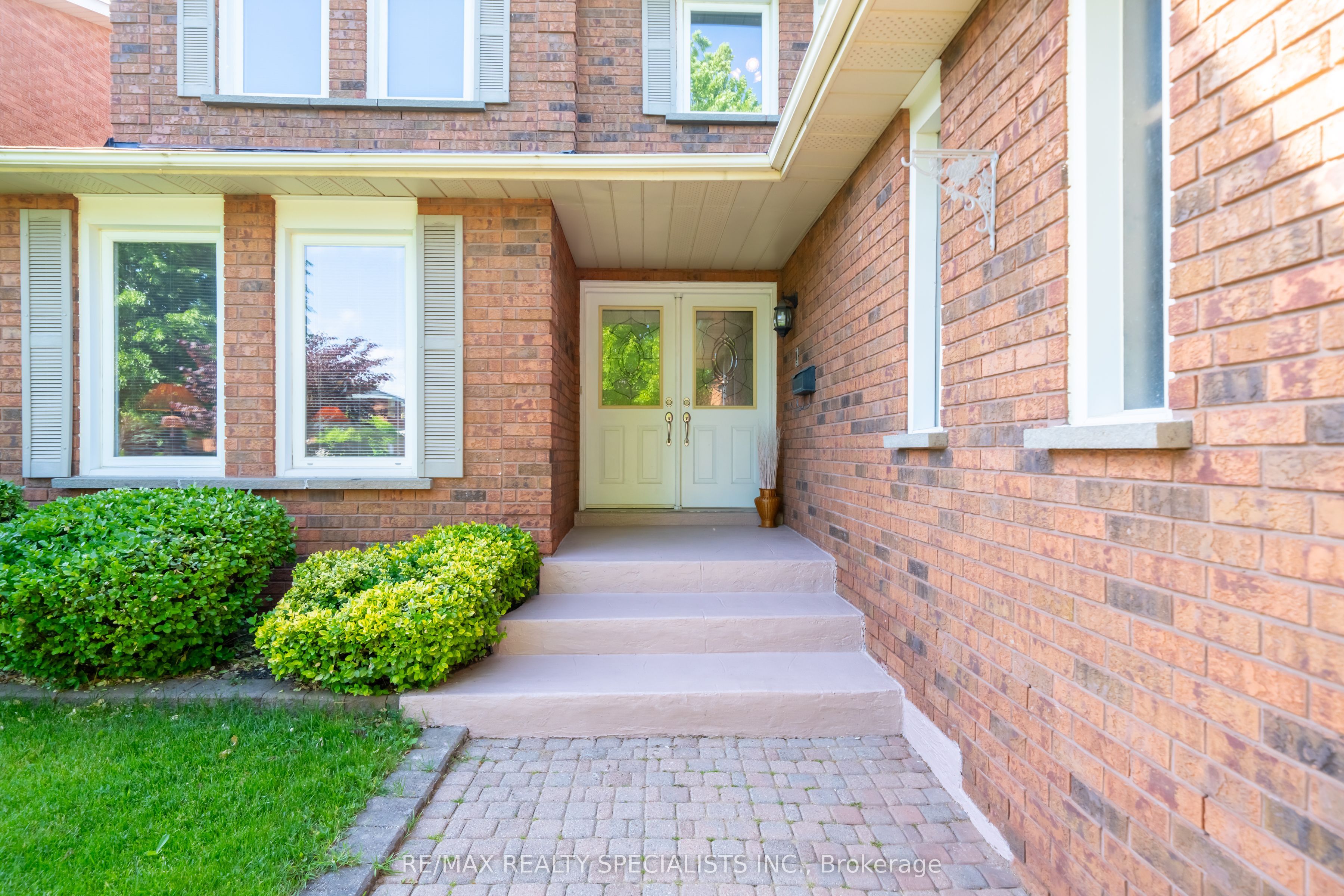 1311 Greenridge Circle, Oakville, ON L6M 2J8 photo 2
