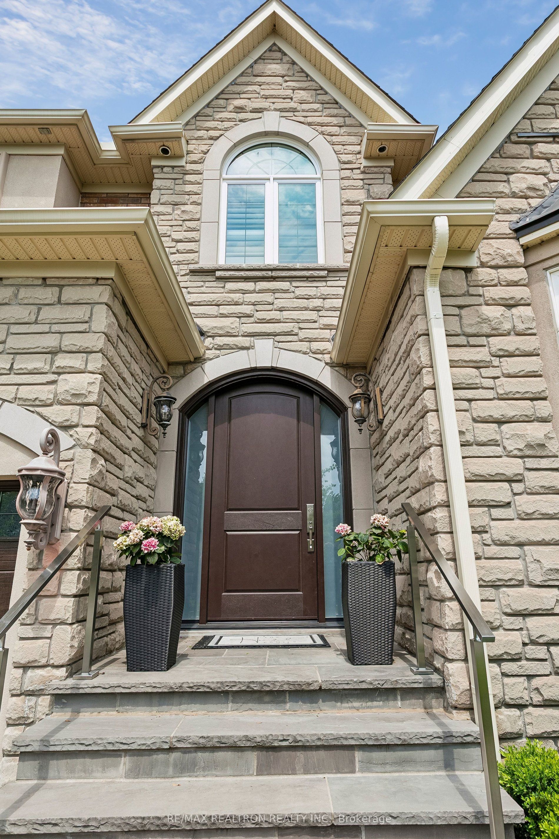 2207 Mariposa Road, Oakville, ON L6M 4S1 photo 3