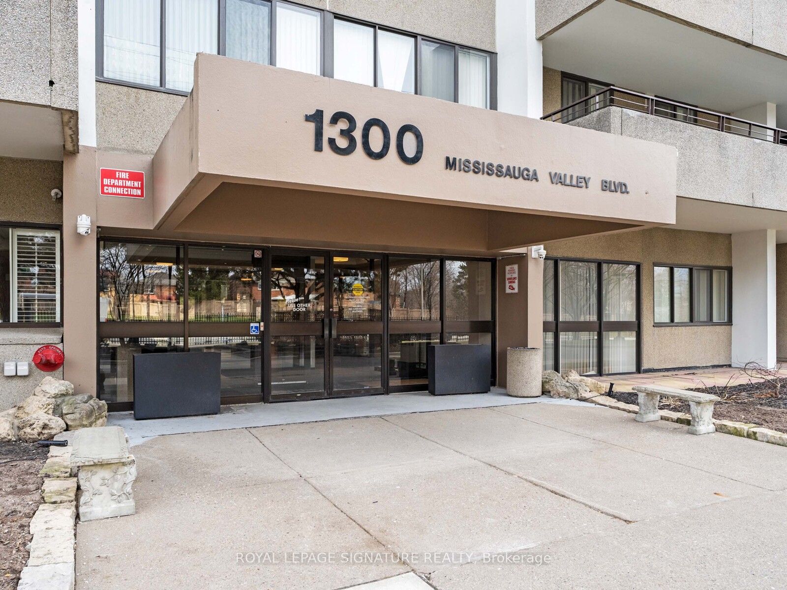 1300 Mississauga Valley Boulevard 1403, Mississauga, ON L5A 3S8 photo 2