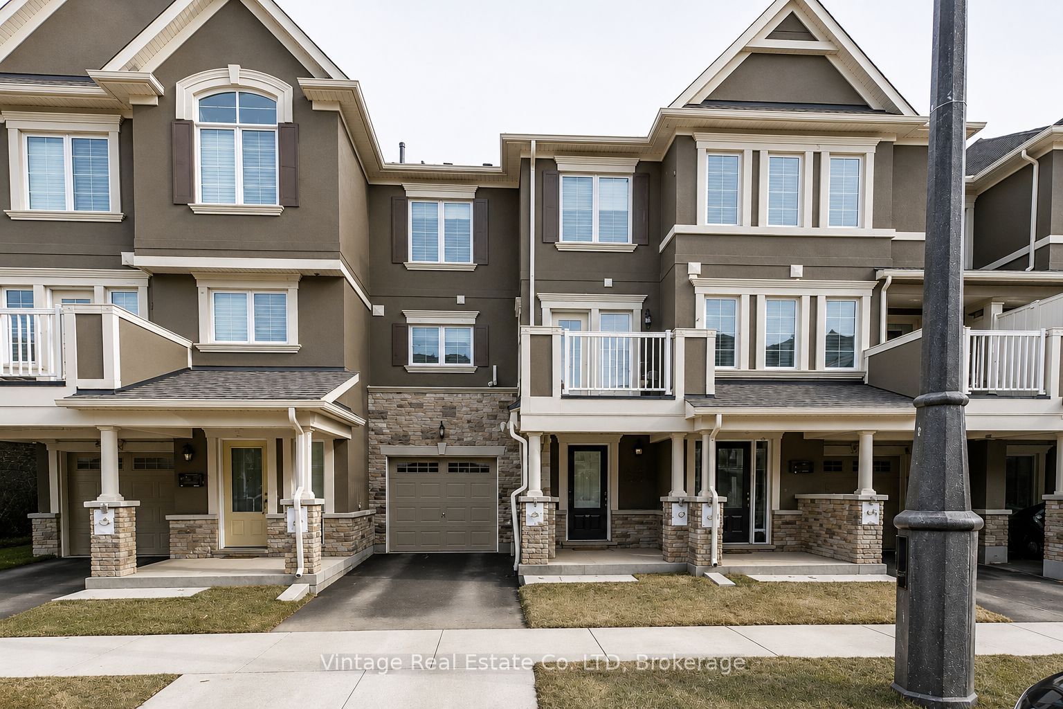 126 Christopher Road, Oakville, ON L6H 0Y1