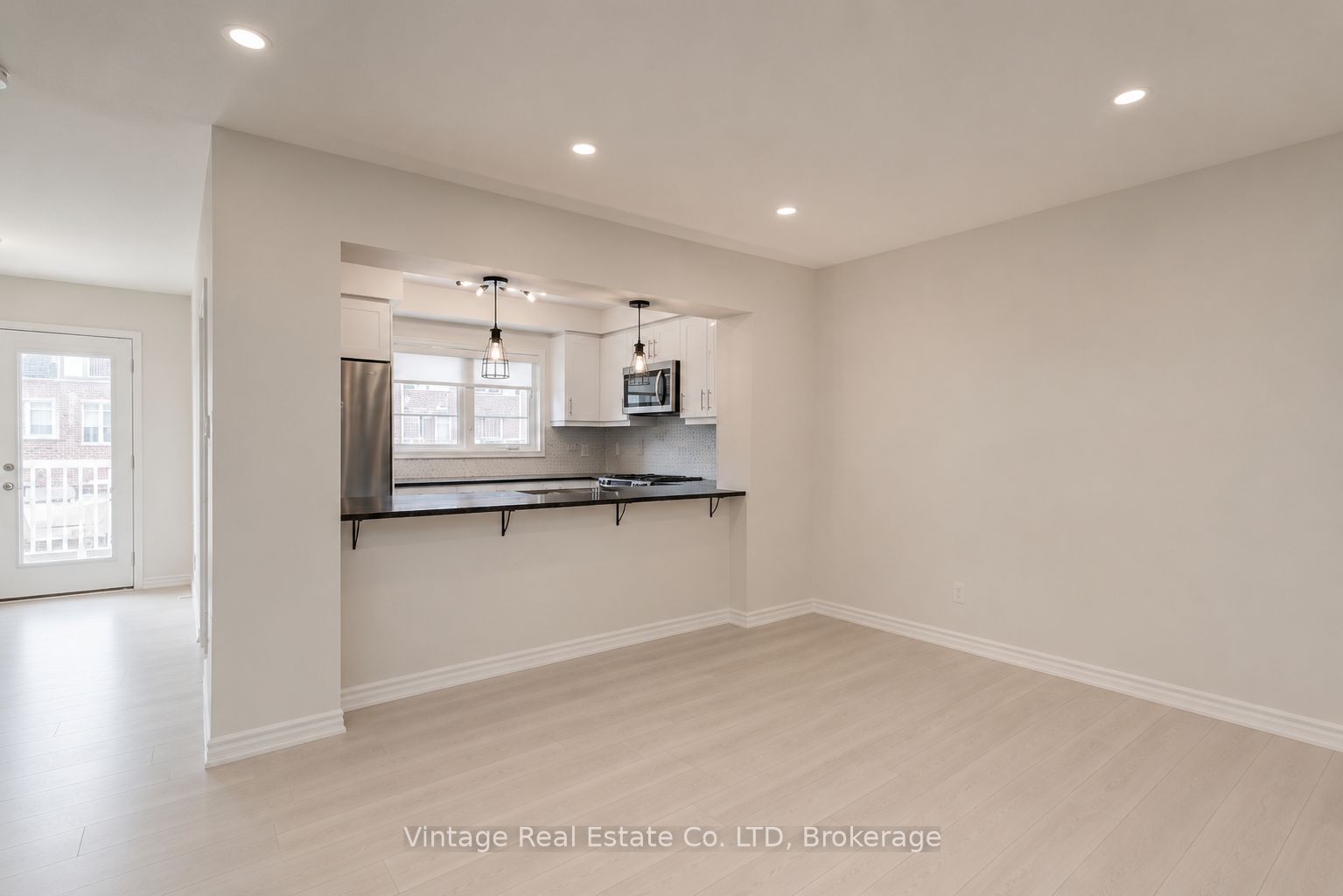 126 Christopher Road, Oakville, ON L6H 0Y1 photo 4